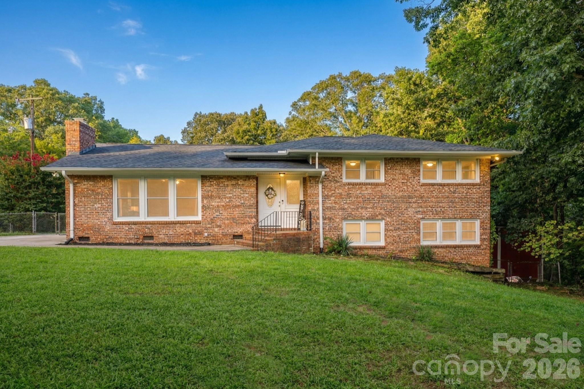 122 Crestwood Drive — photo