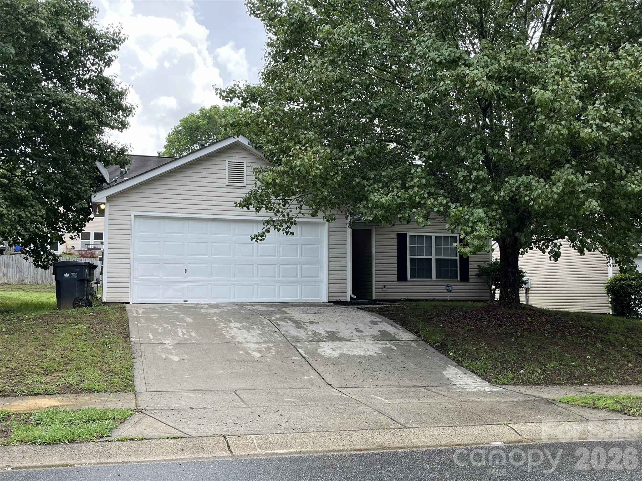 1404 Jordans Pond Lane — photo