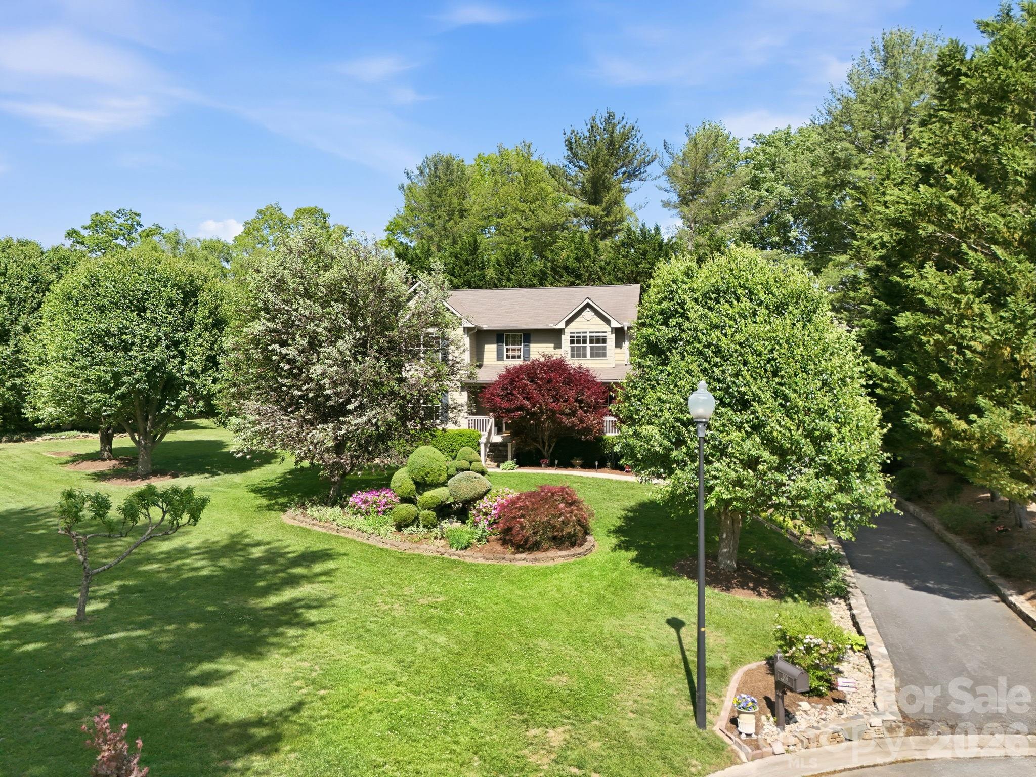 306 Woodview Court — photo