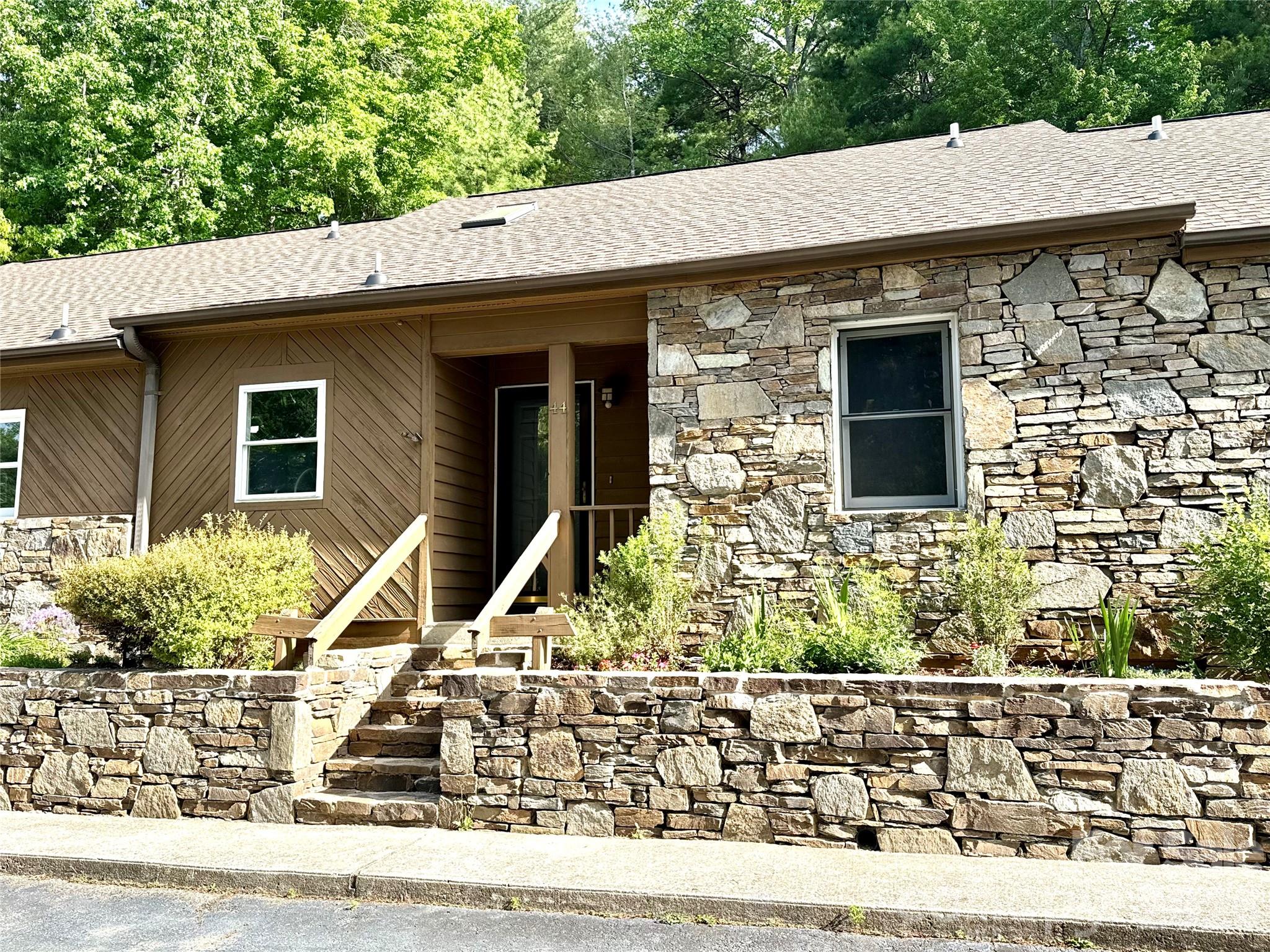 44 Sagebrush Circle — photo