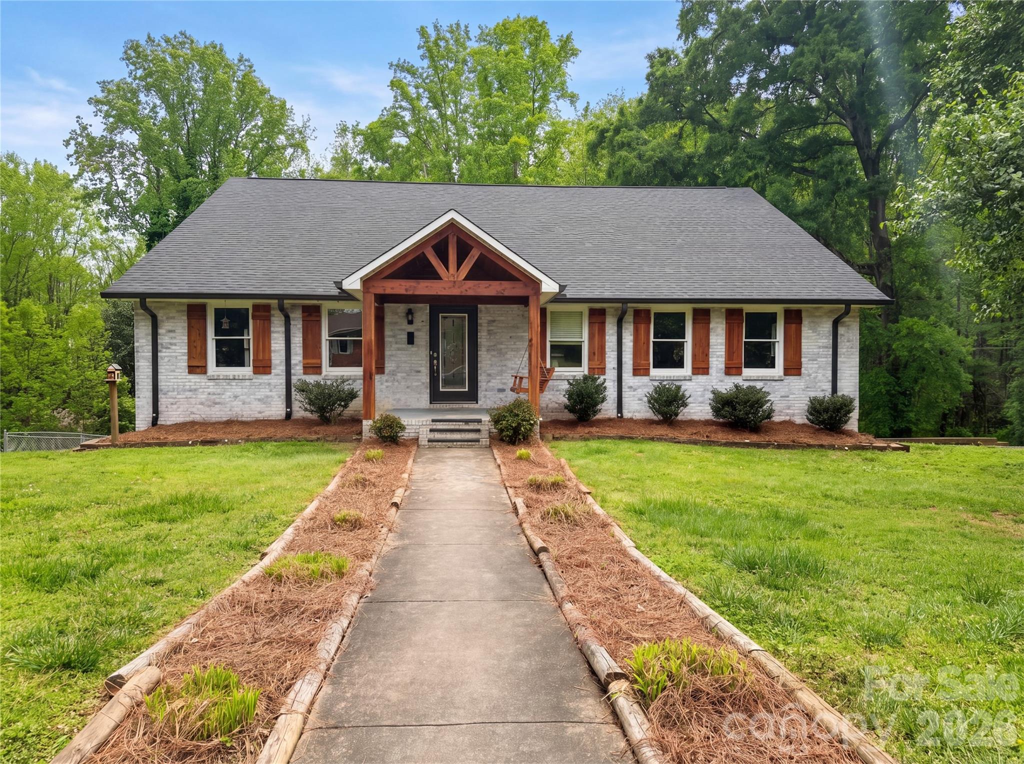 706 Crescent Drive — photo