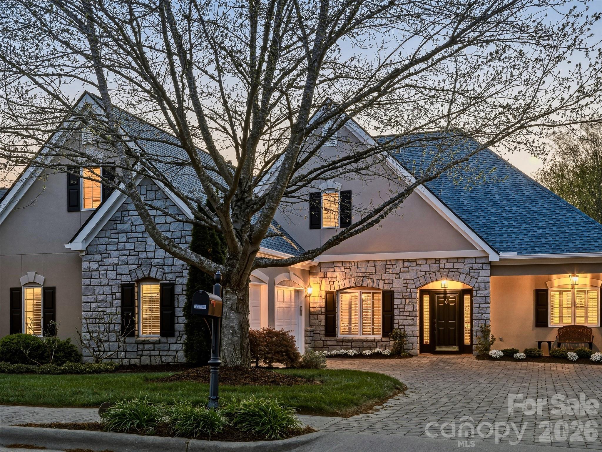 33 Tiverton Lane — photo