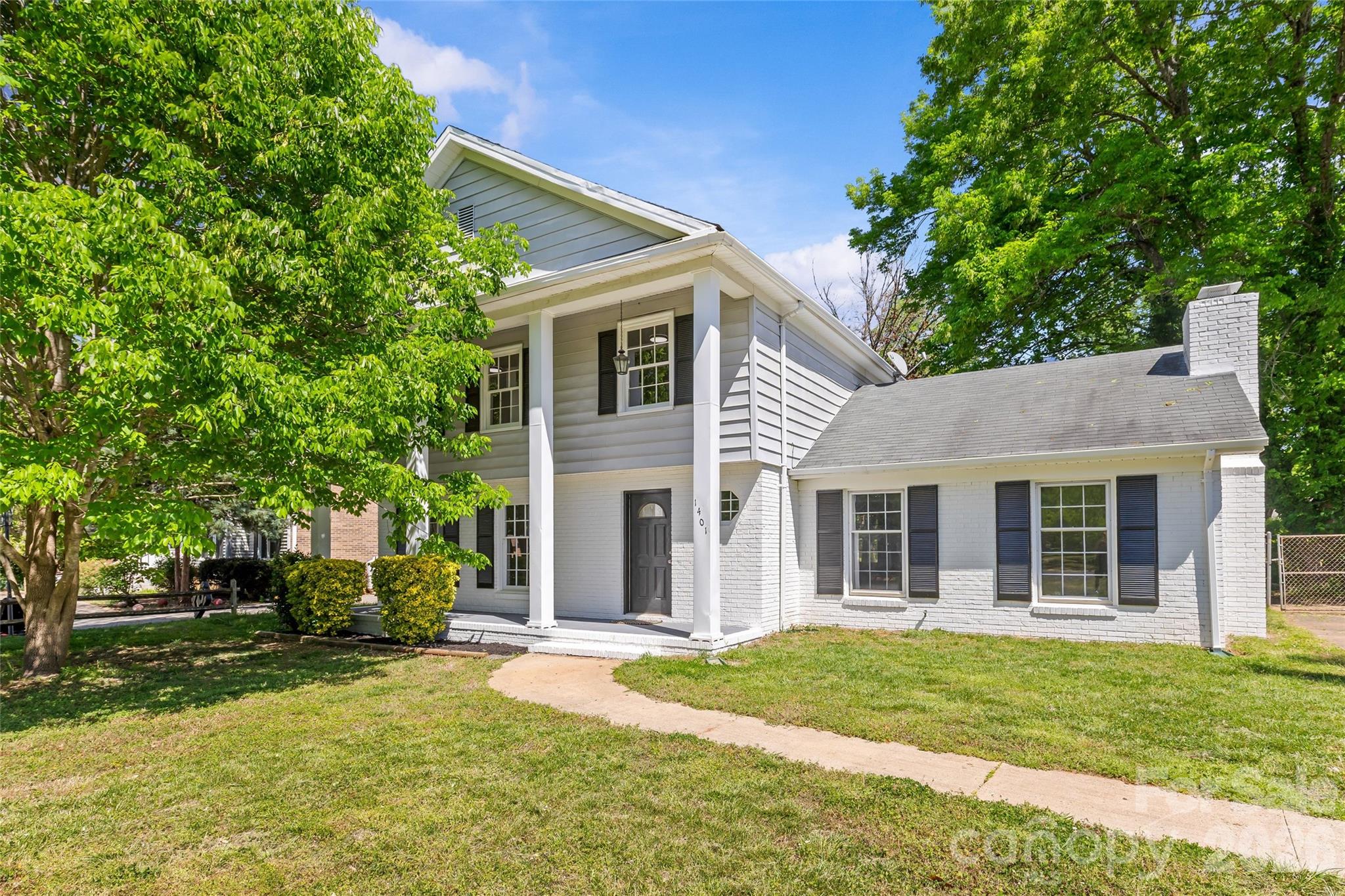 1401 Cedarwood Lane — photo