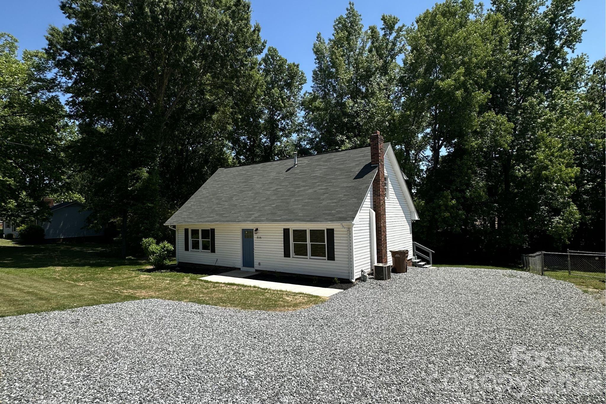 806 S Laurel Street — photo