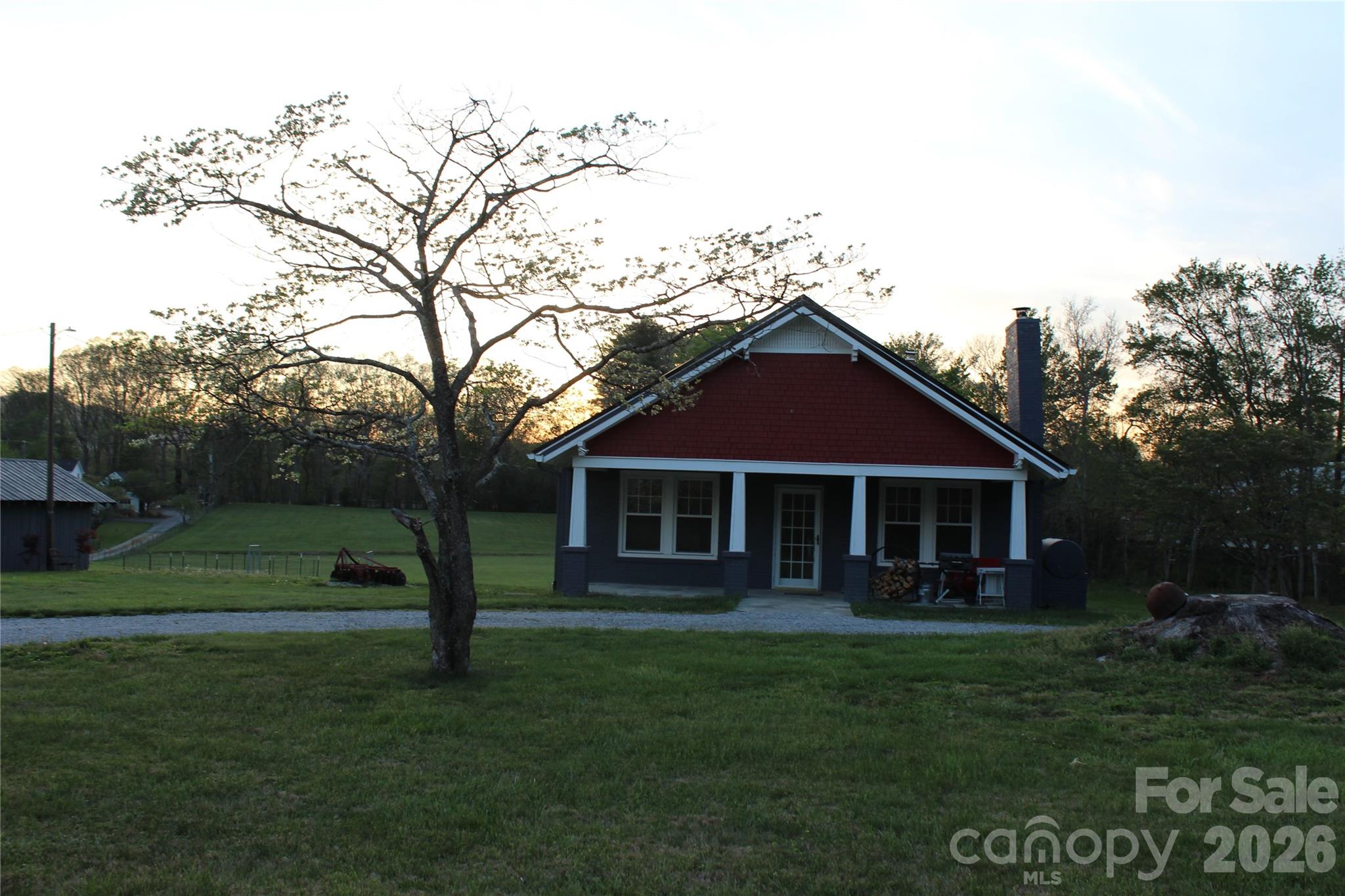 300 Banner Farm Road — photo