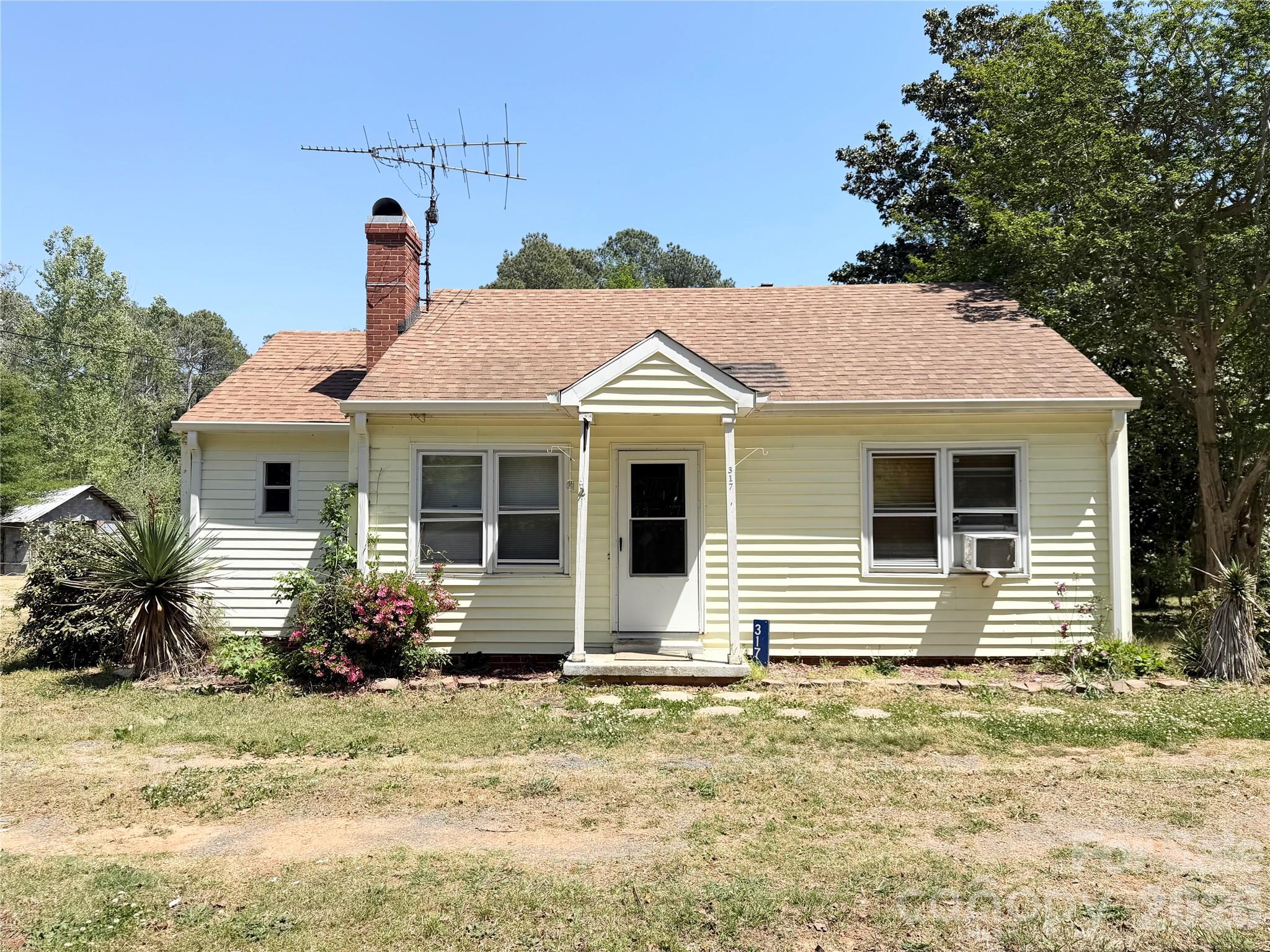 317 Nc 742 Highway S — photo