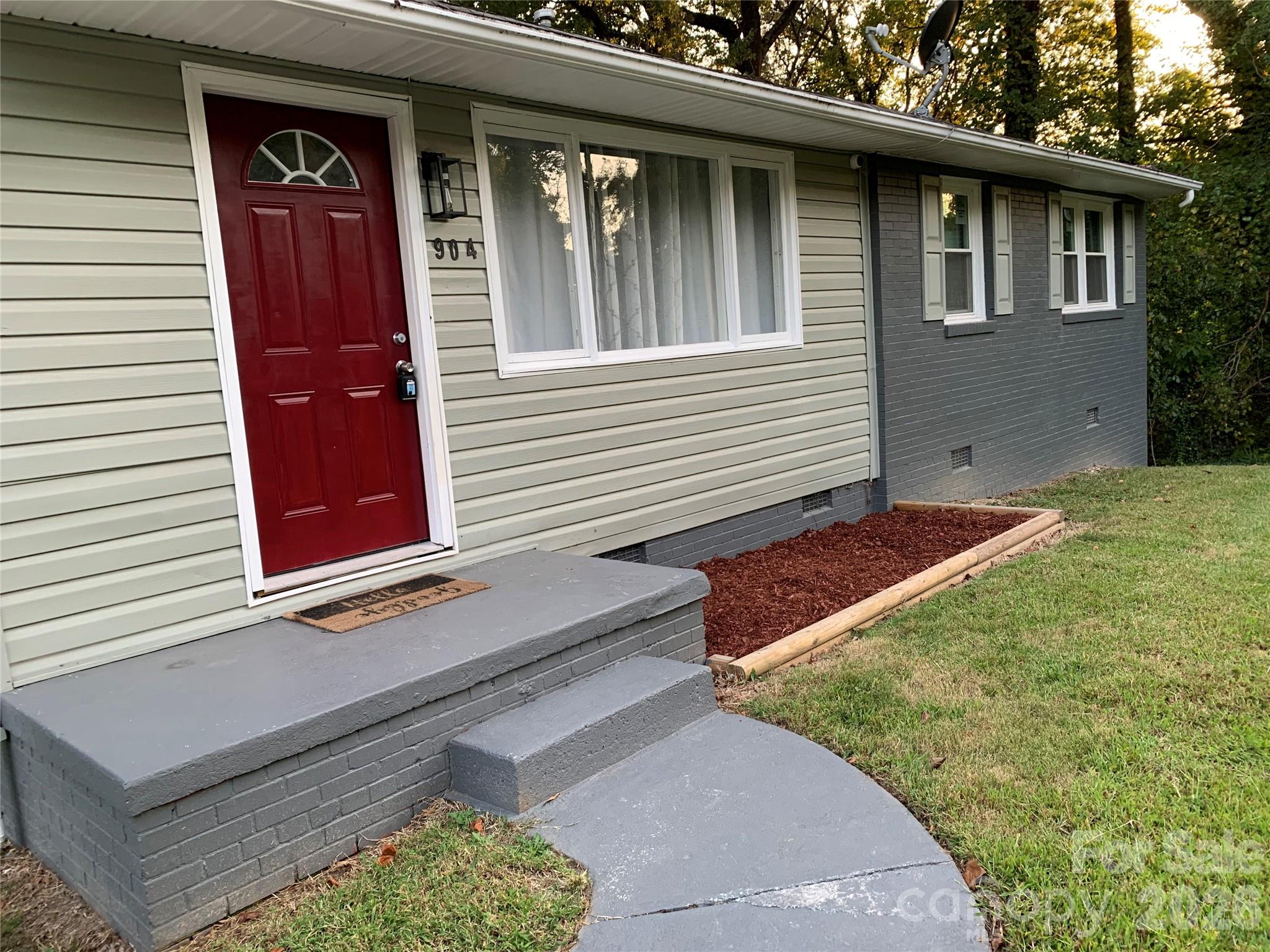 904 Stephens Street — photo