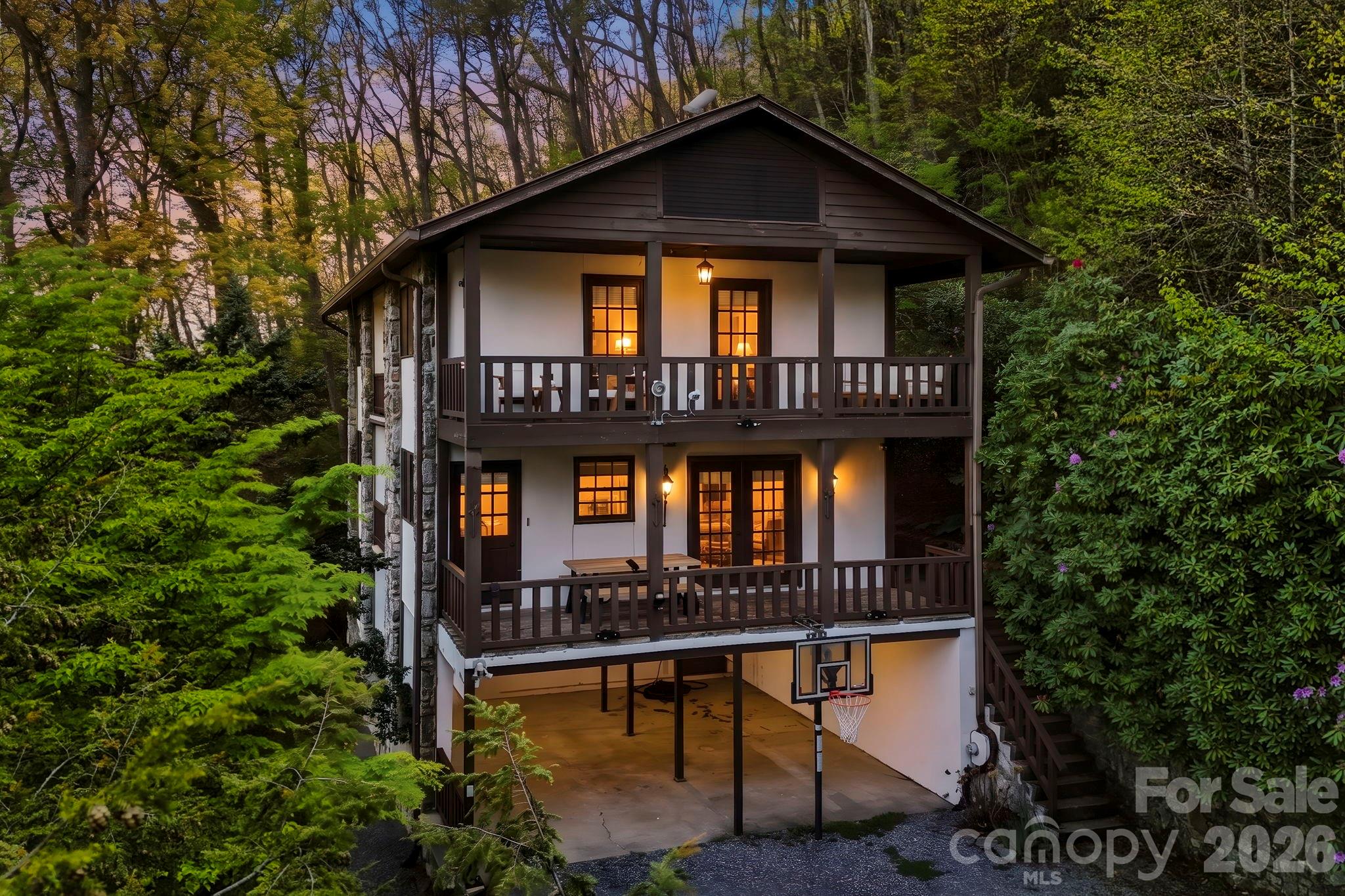 821 Summit Drive — photo