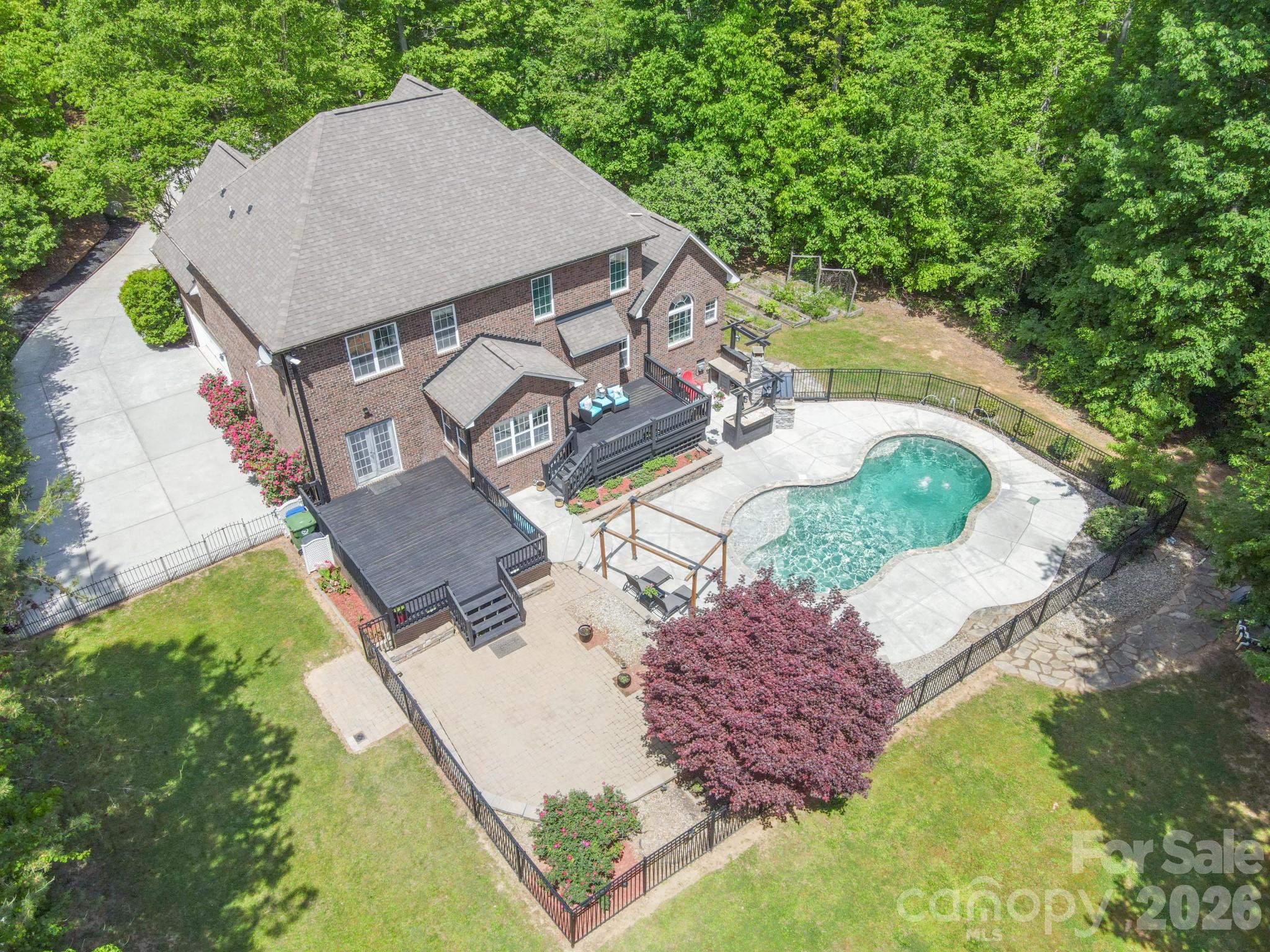 516 Shady Oaks Drive — photo