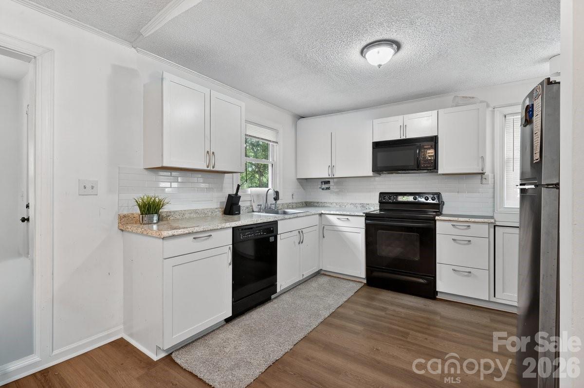 7811 Heatherdale Court — photo
