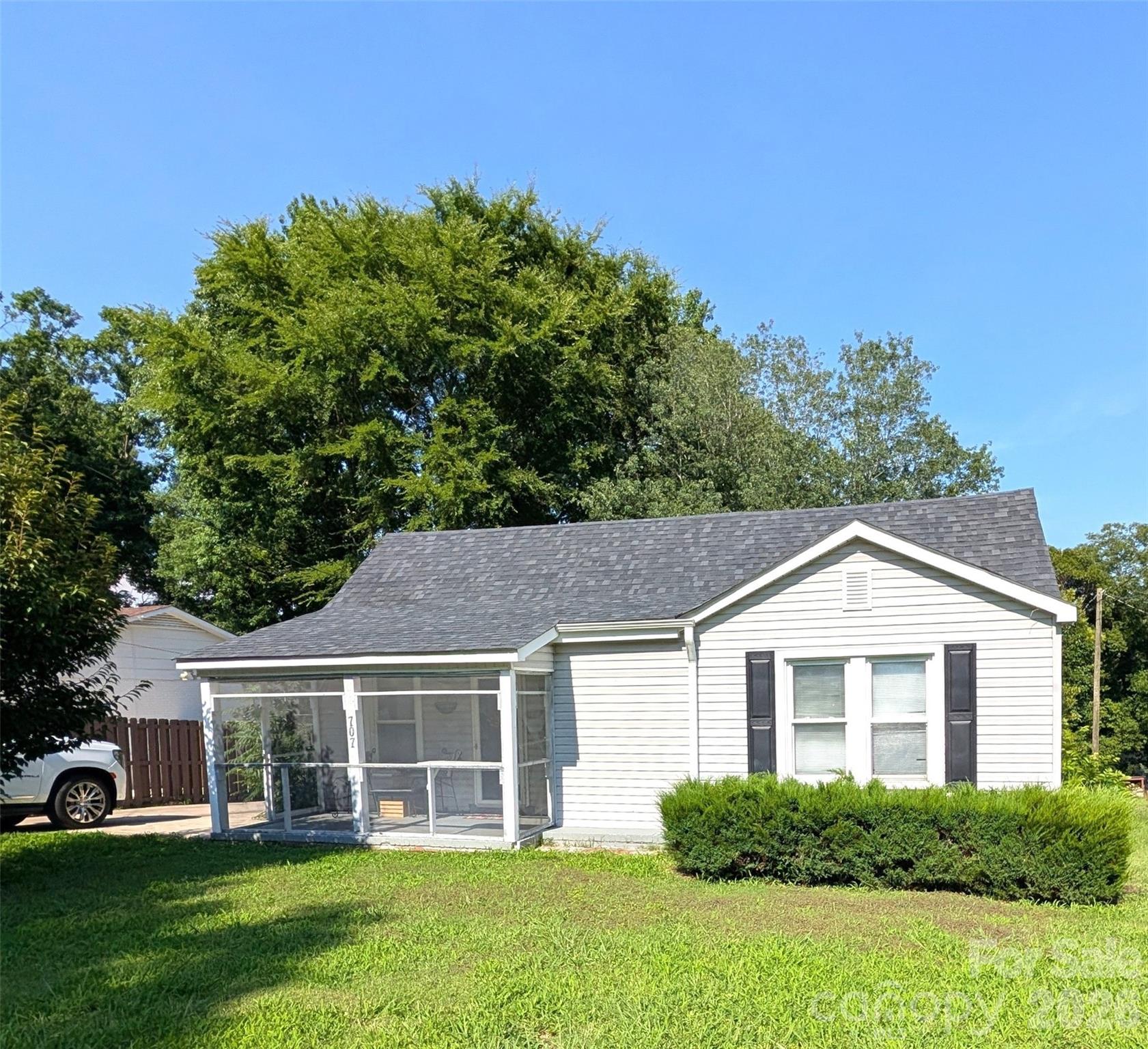 707 Oakshade Avenue 51 — photo