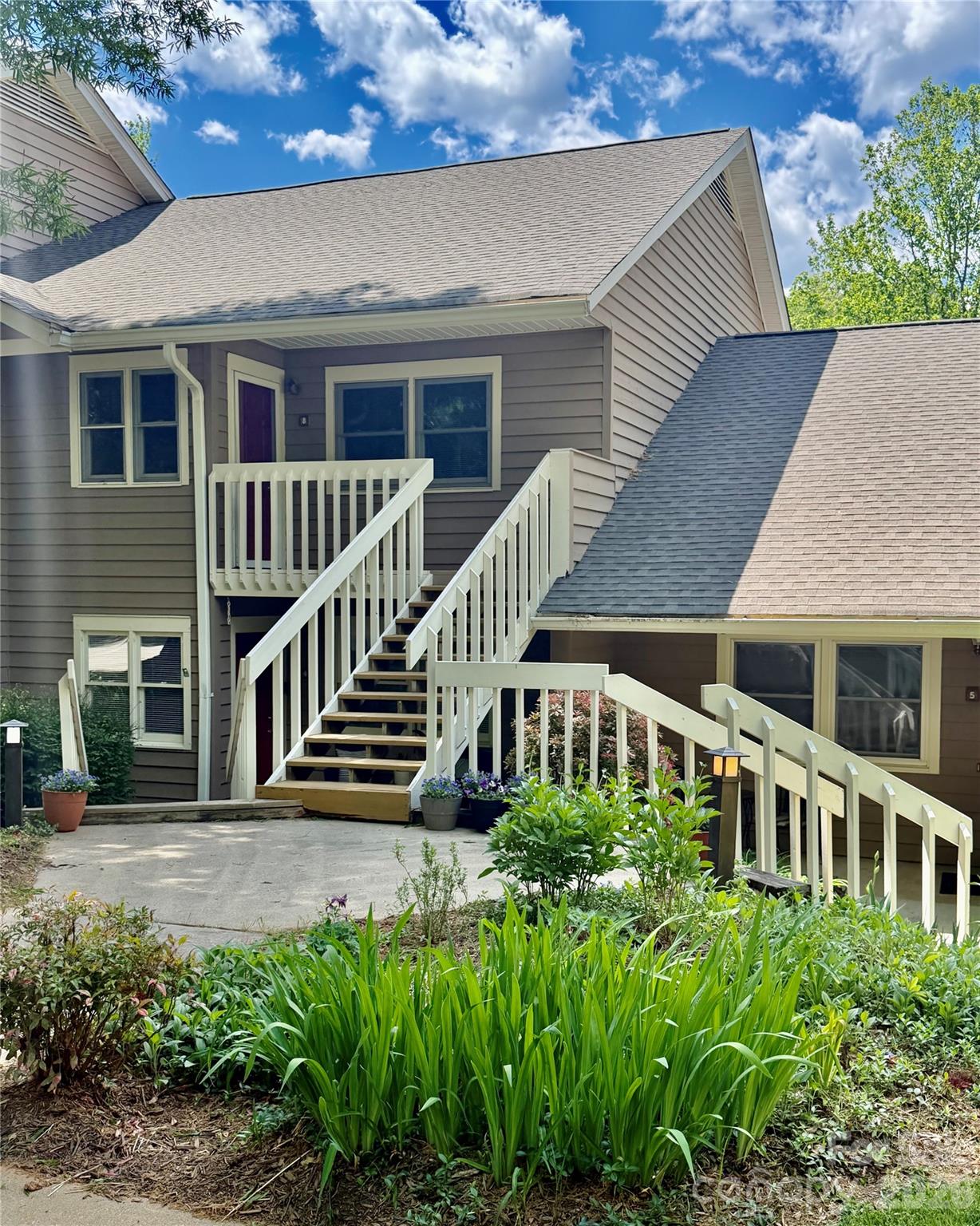 8 Creekside Lane — photo