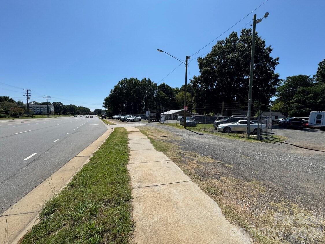 2225 W Sugar Creek Road — photo