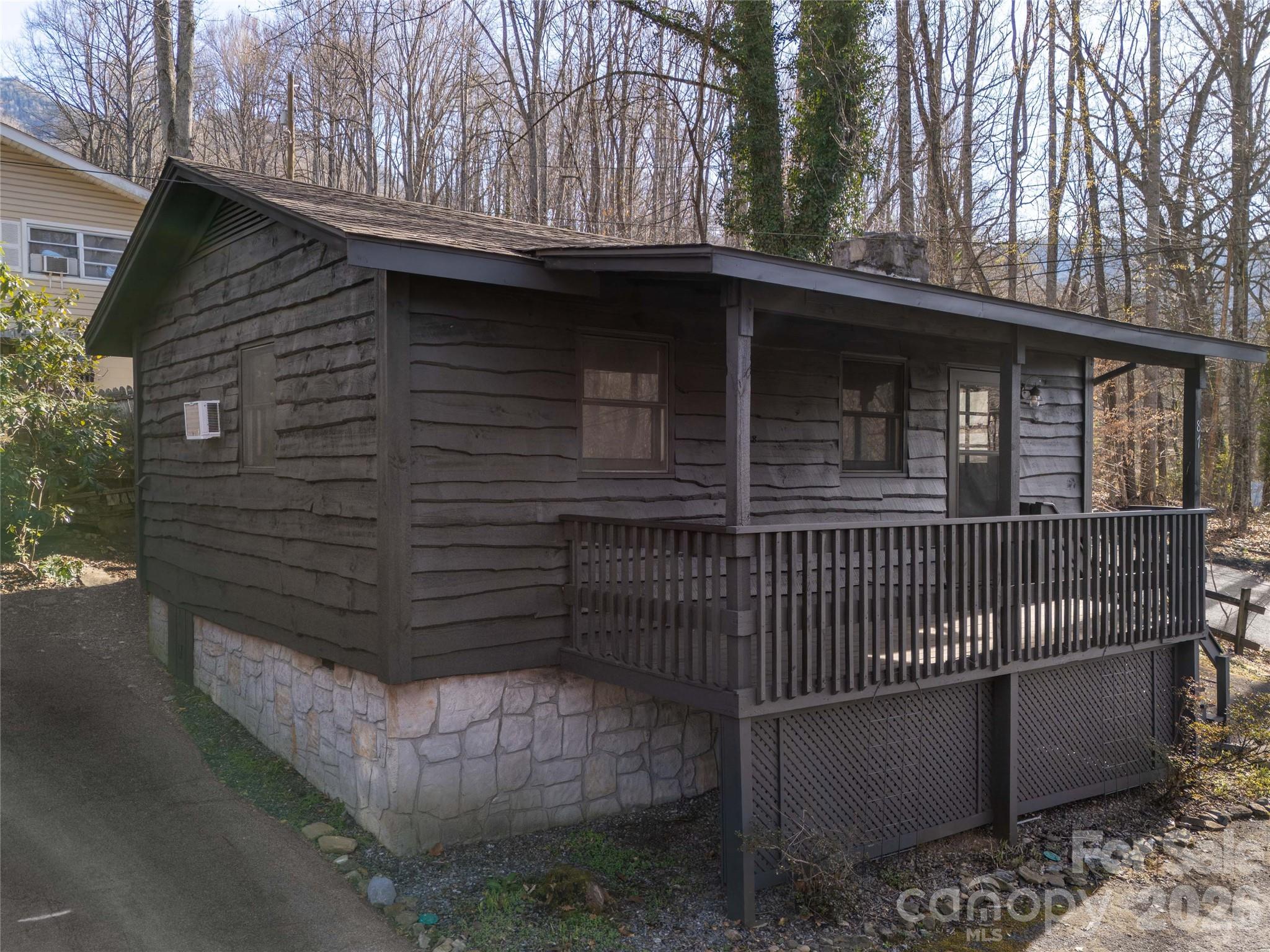 87 Sassafras Lane — photo