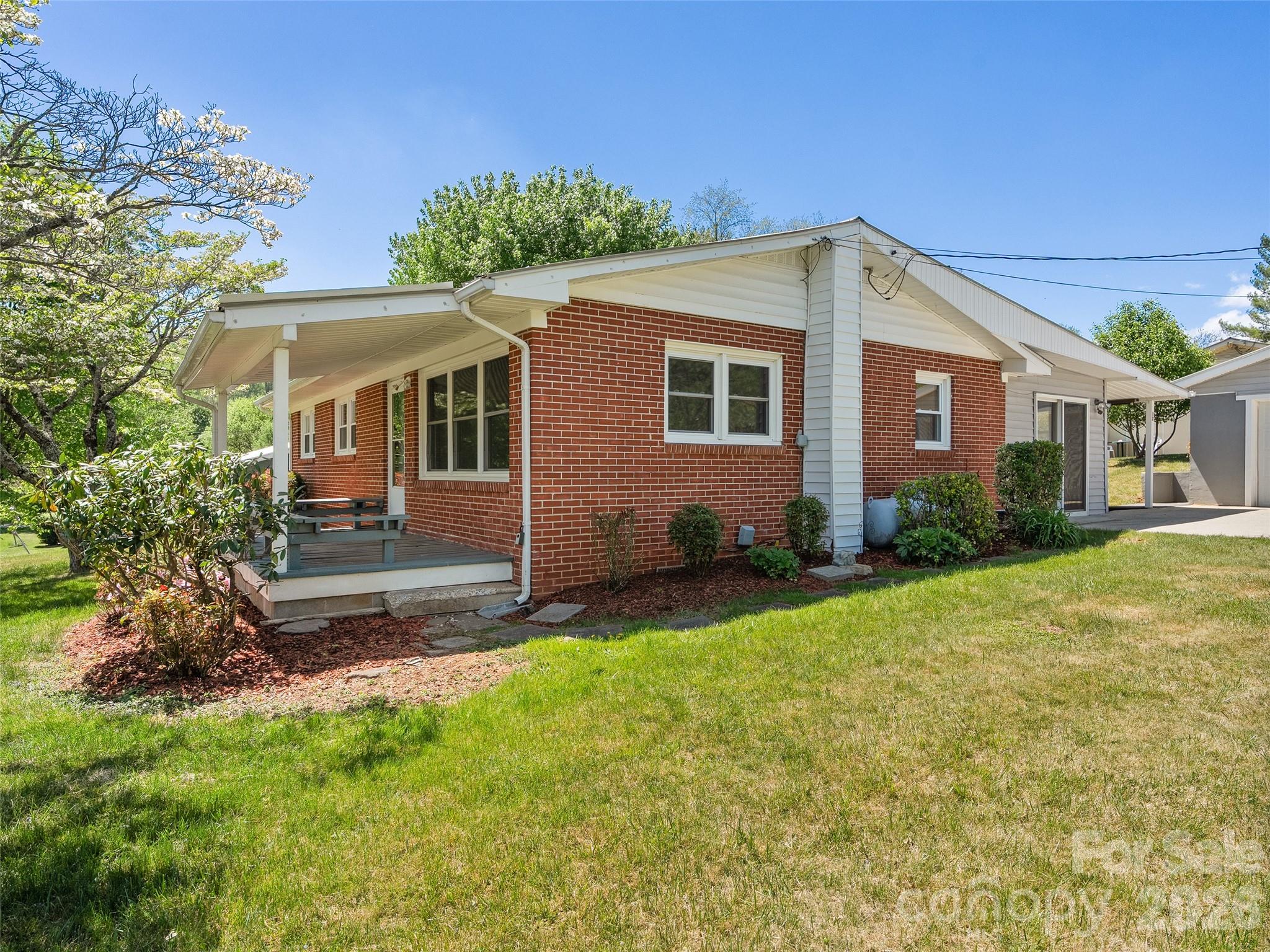17 W Farley Street — photo