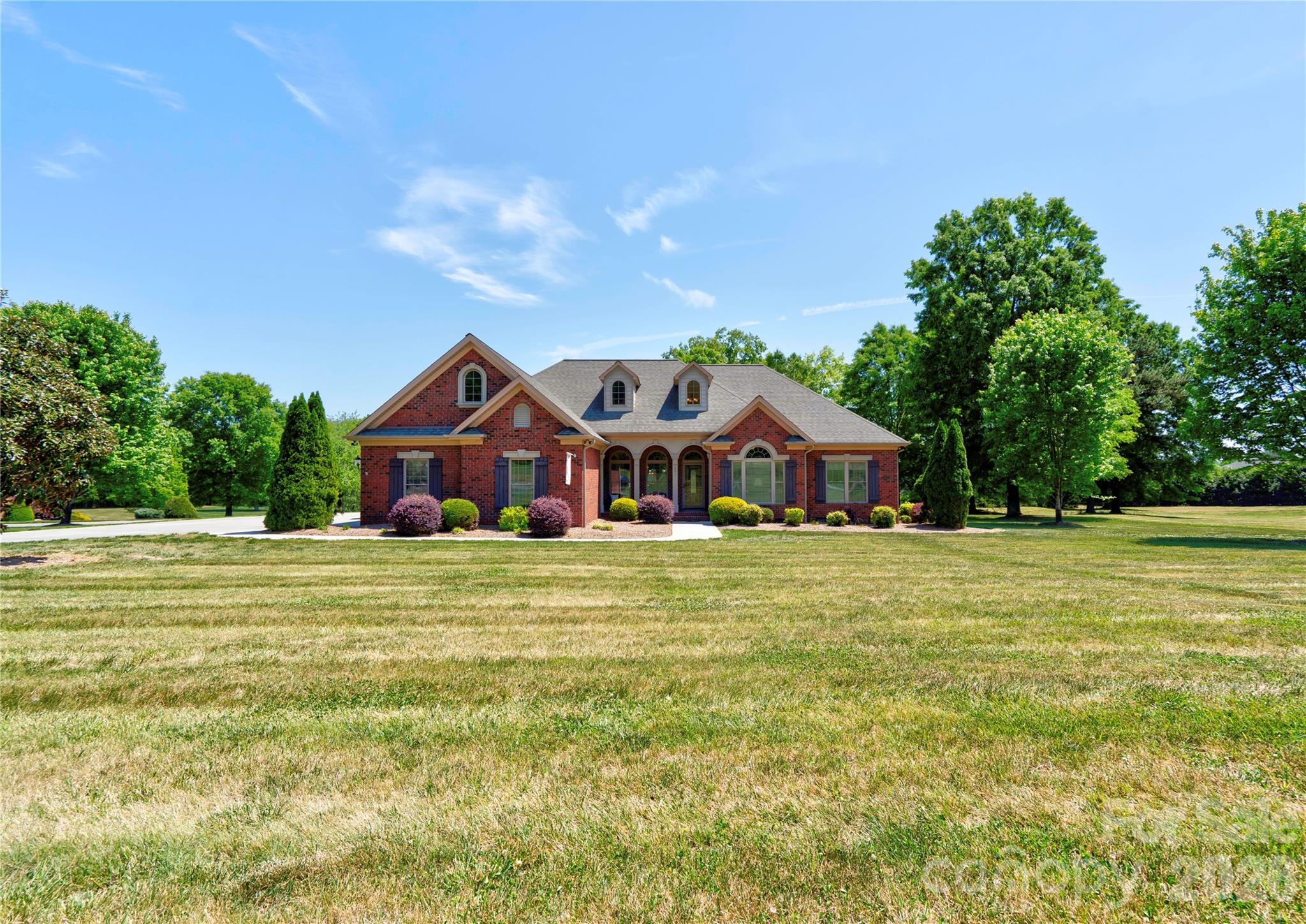 207 Cross Creek Drive — photo