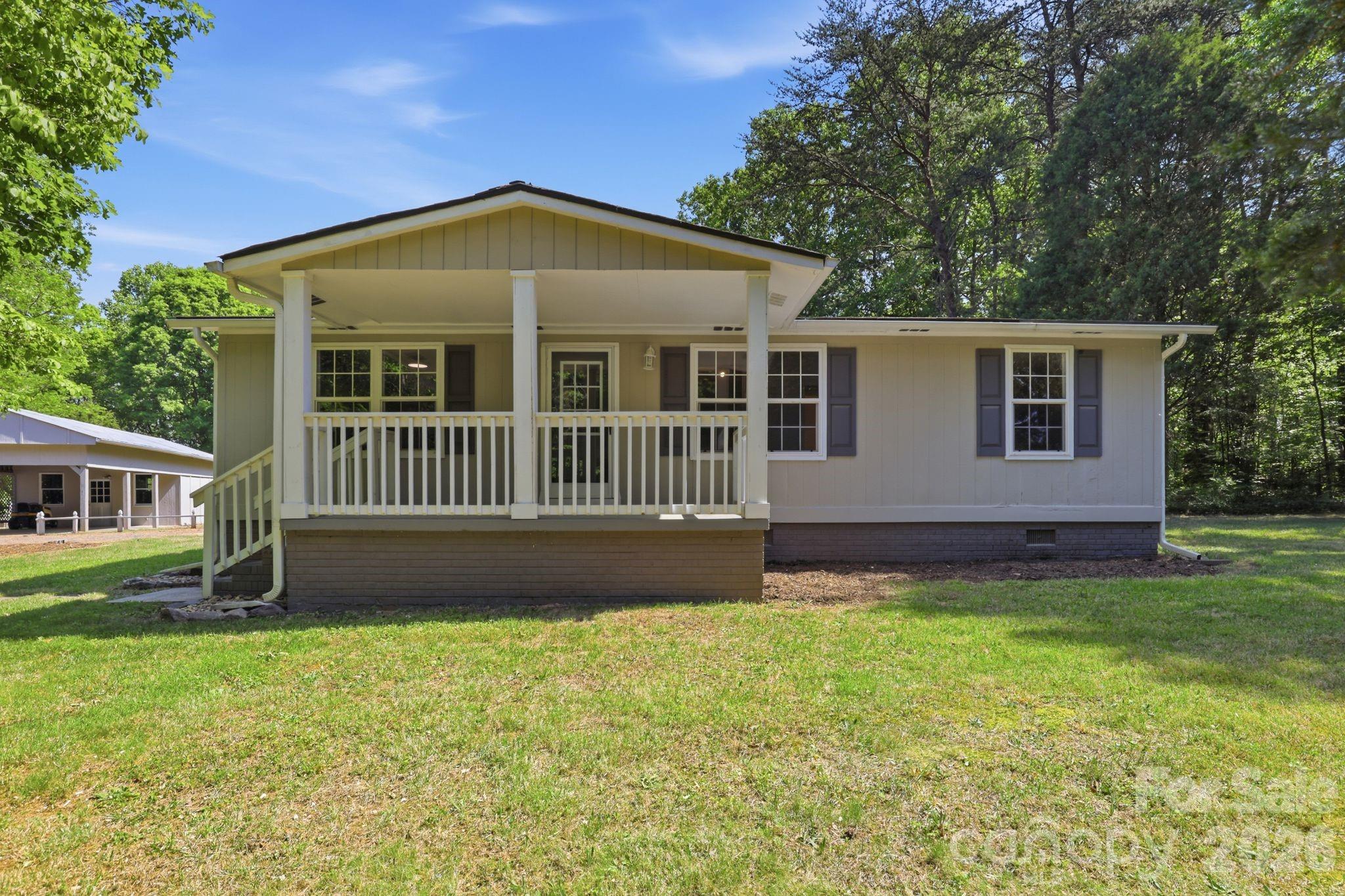 136 Woodridge Lane — photo