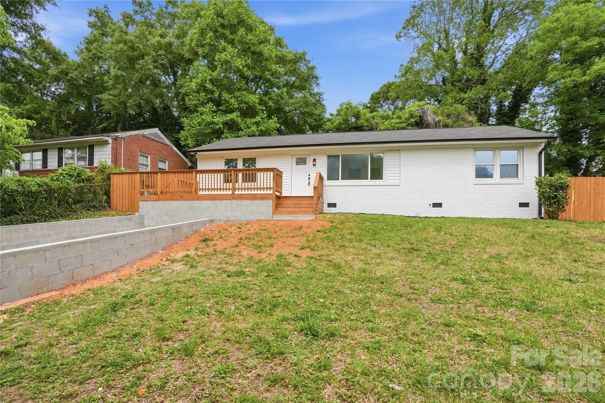 921 Green Circle Drive — photo