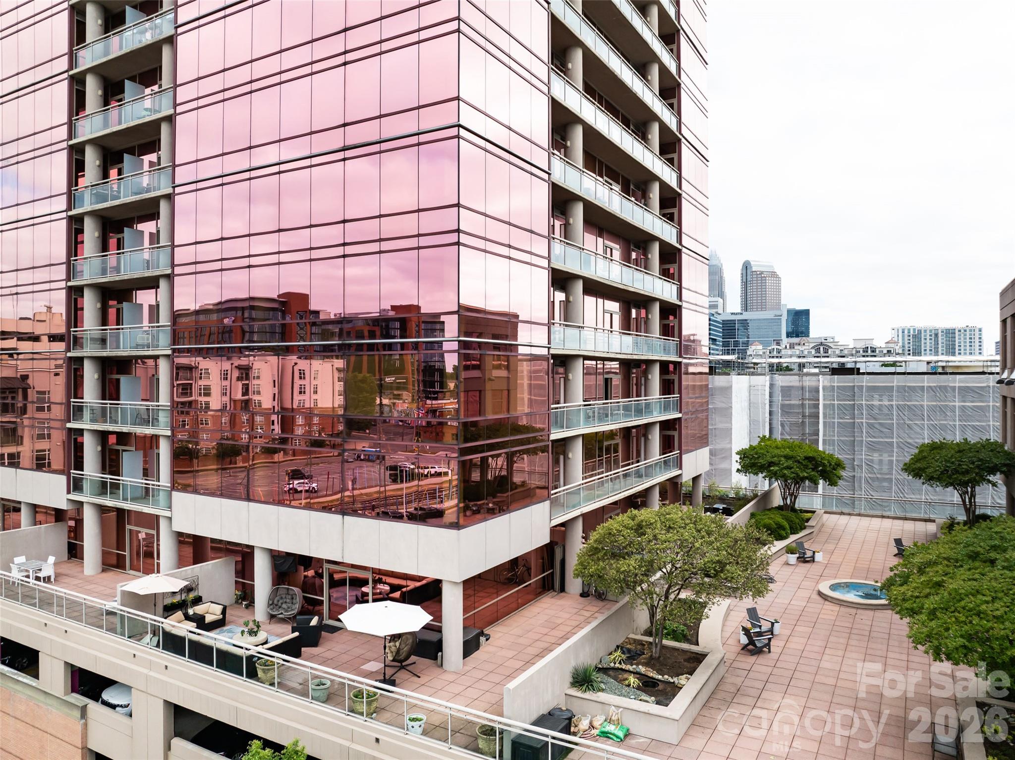 315 Arlington Avenue 503 — photo