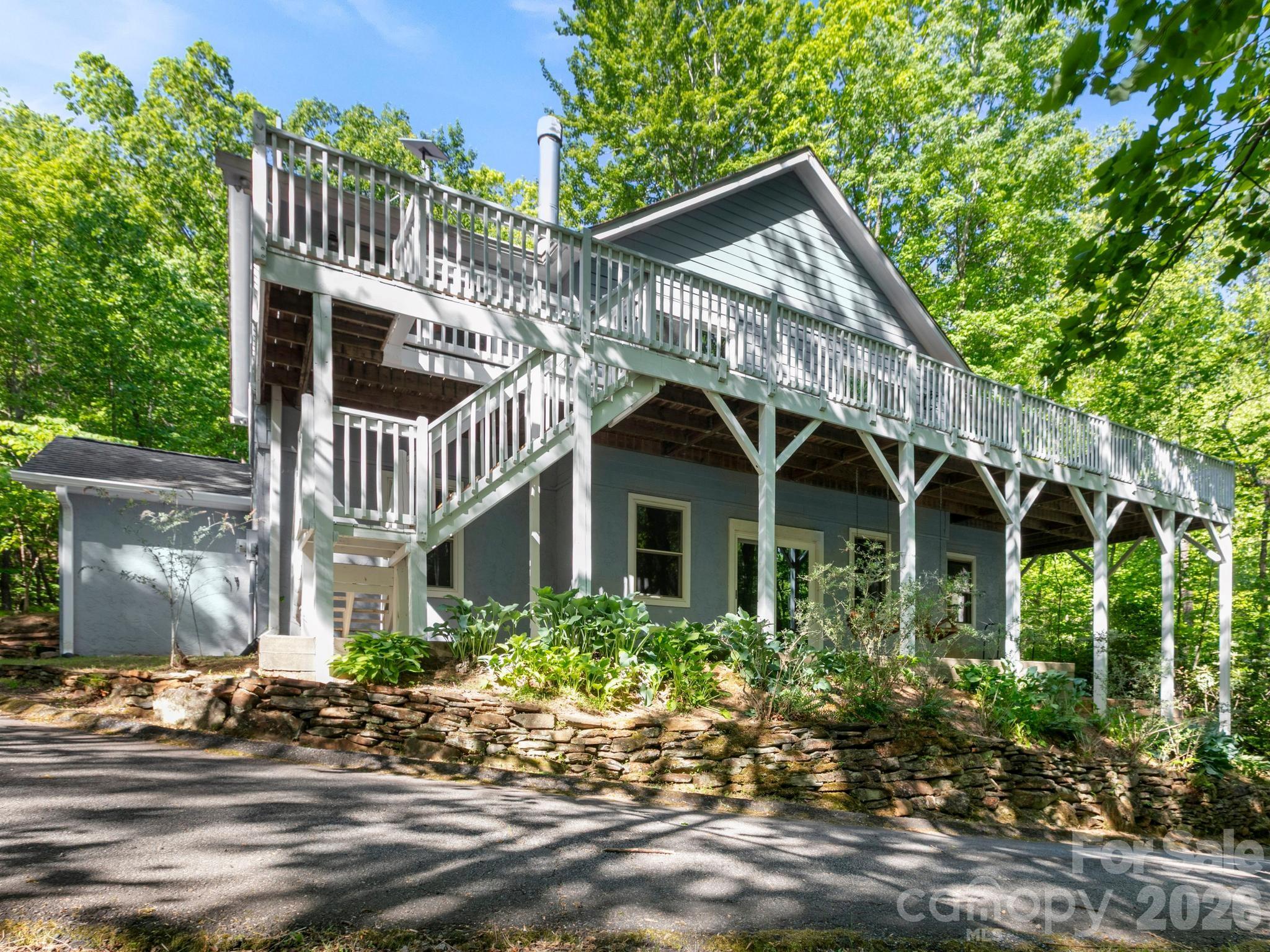 220 Jones Court — photo