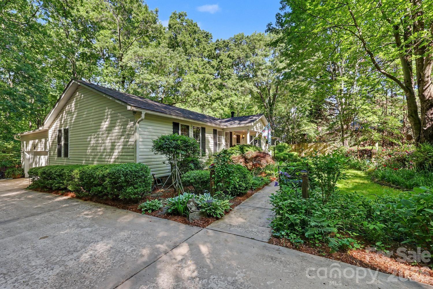 10112 Idlewild Road — photo