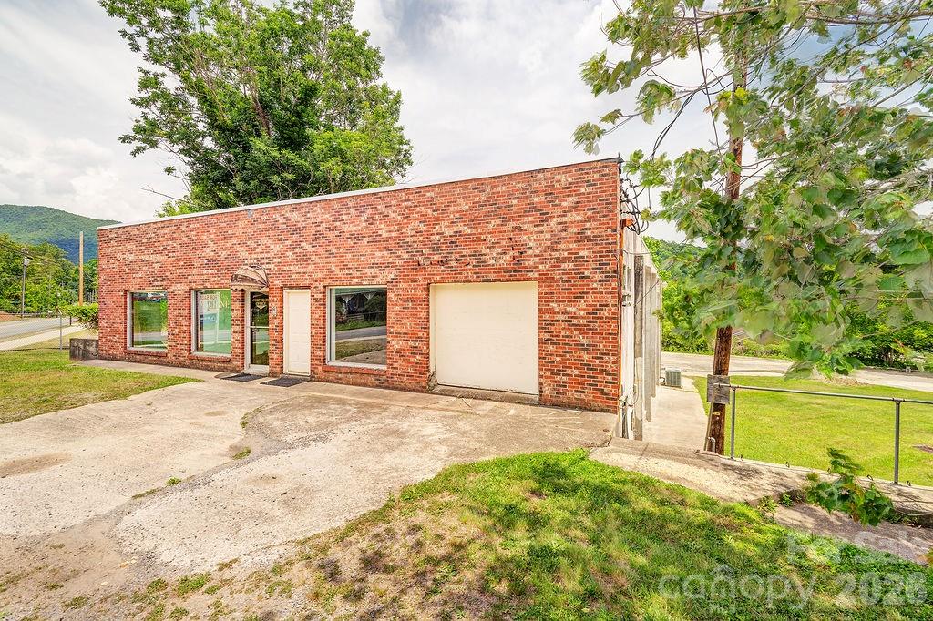 1100-1104 Montreat Road — photo