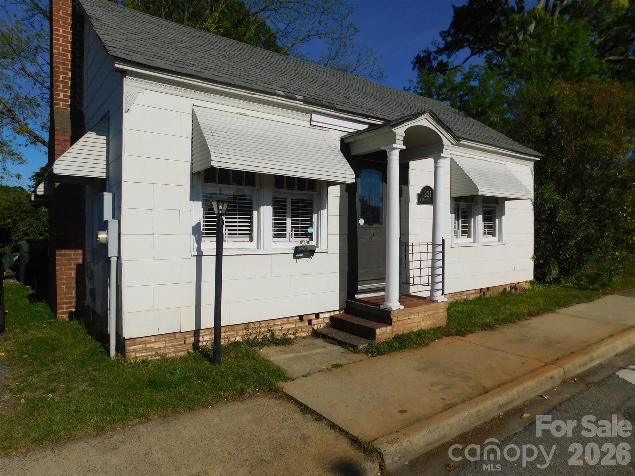 221 S Charlotte Avenue — photo