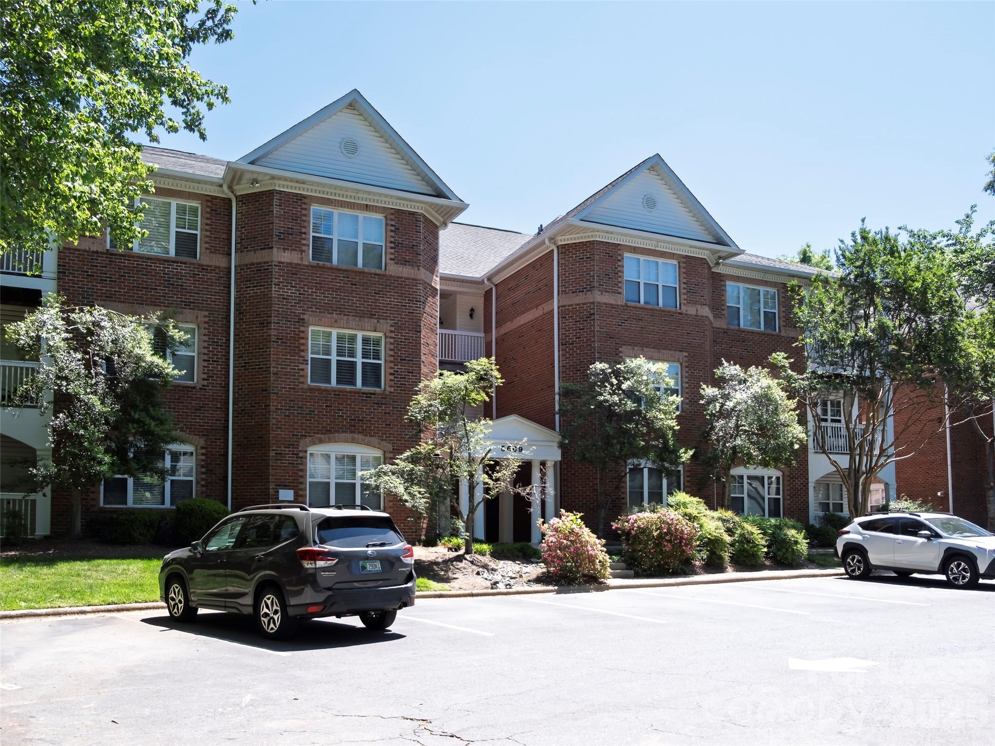 5609 Fairview Road — photo