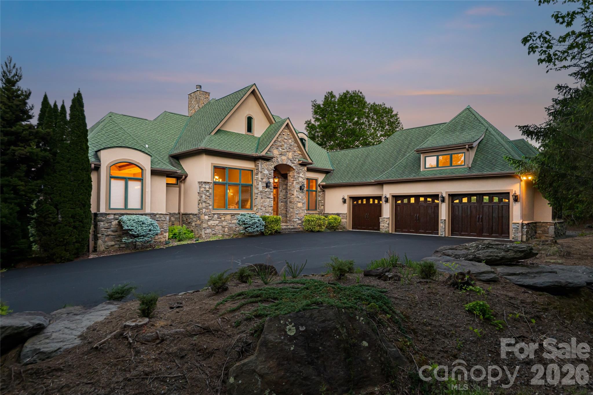 326 Summit Drive — photo