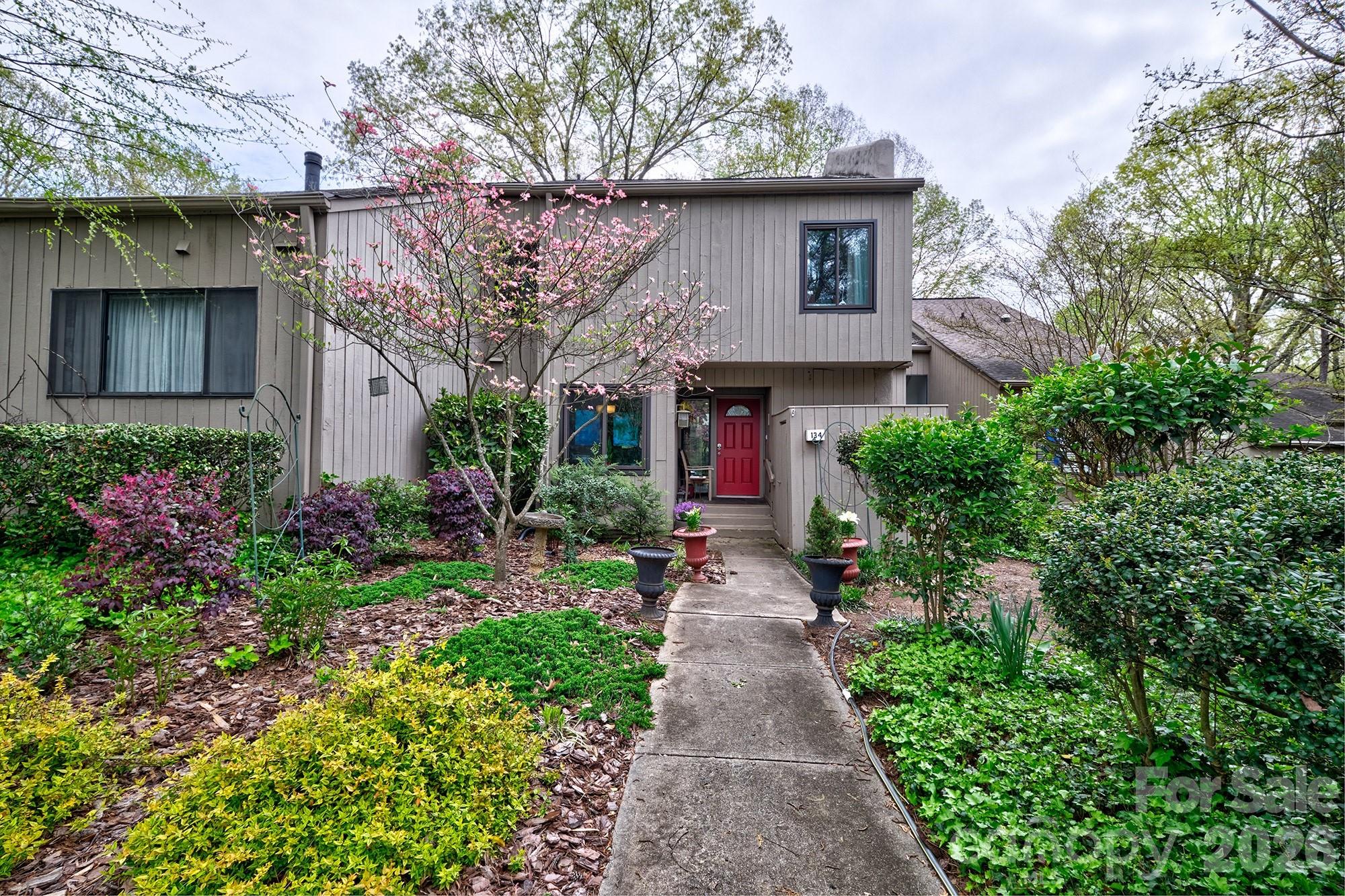 134 Pine Grove Circle — photo