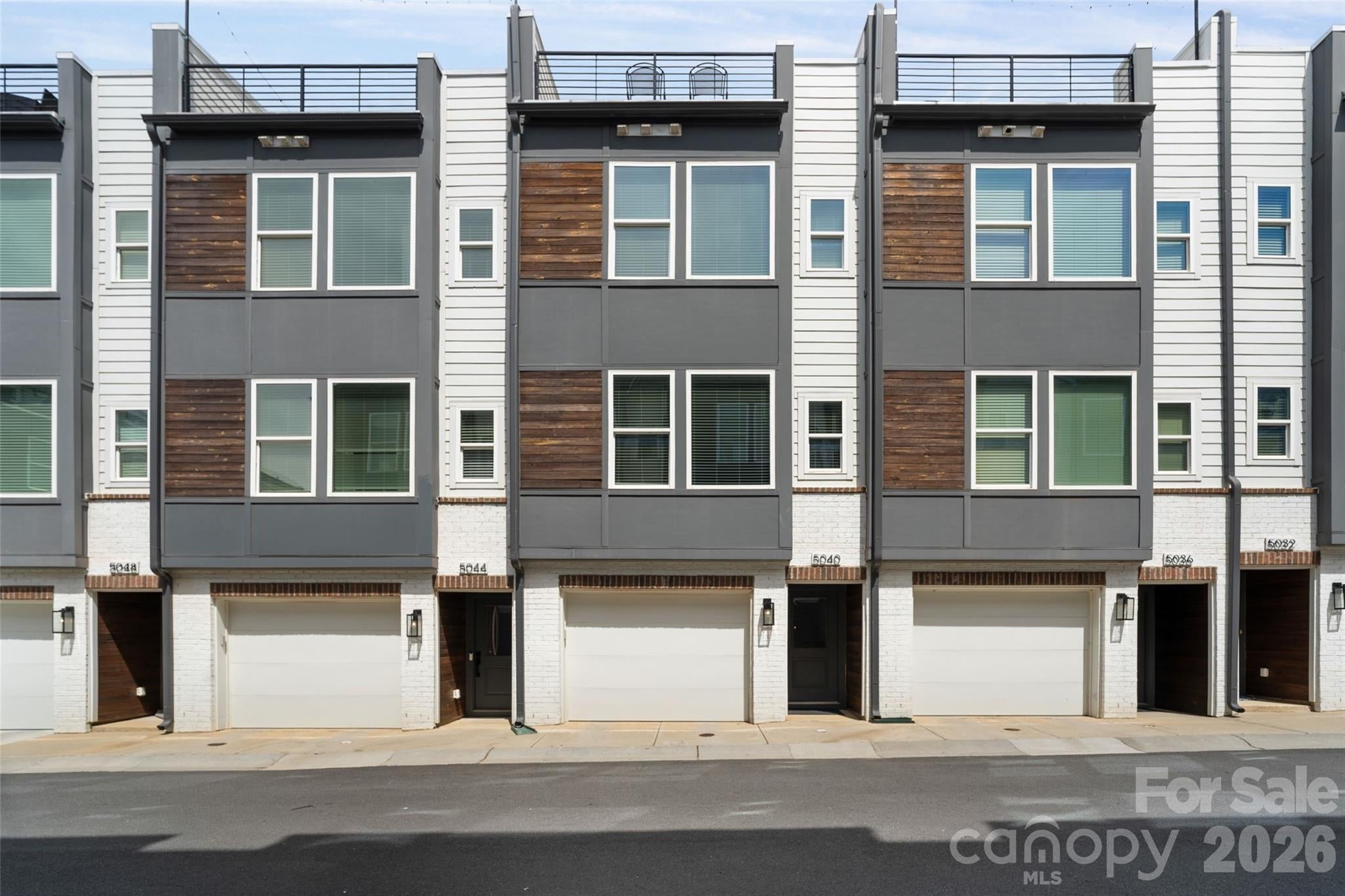 5040 York Park Lane — photo
