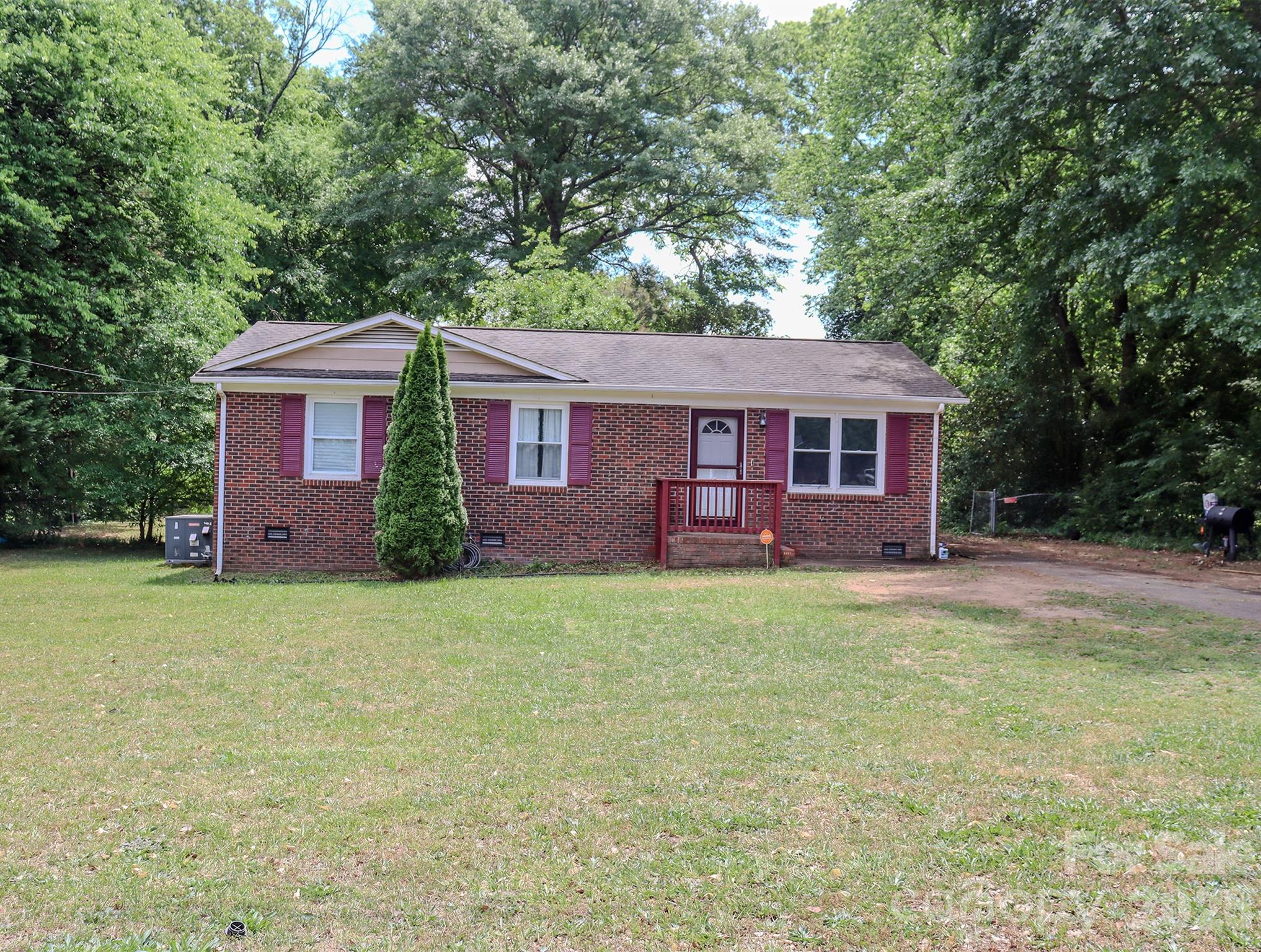 1006 Iris Drive — photo