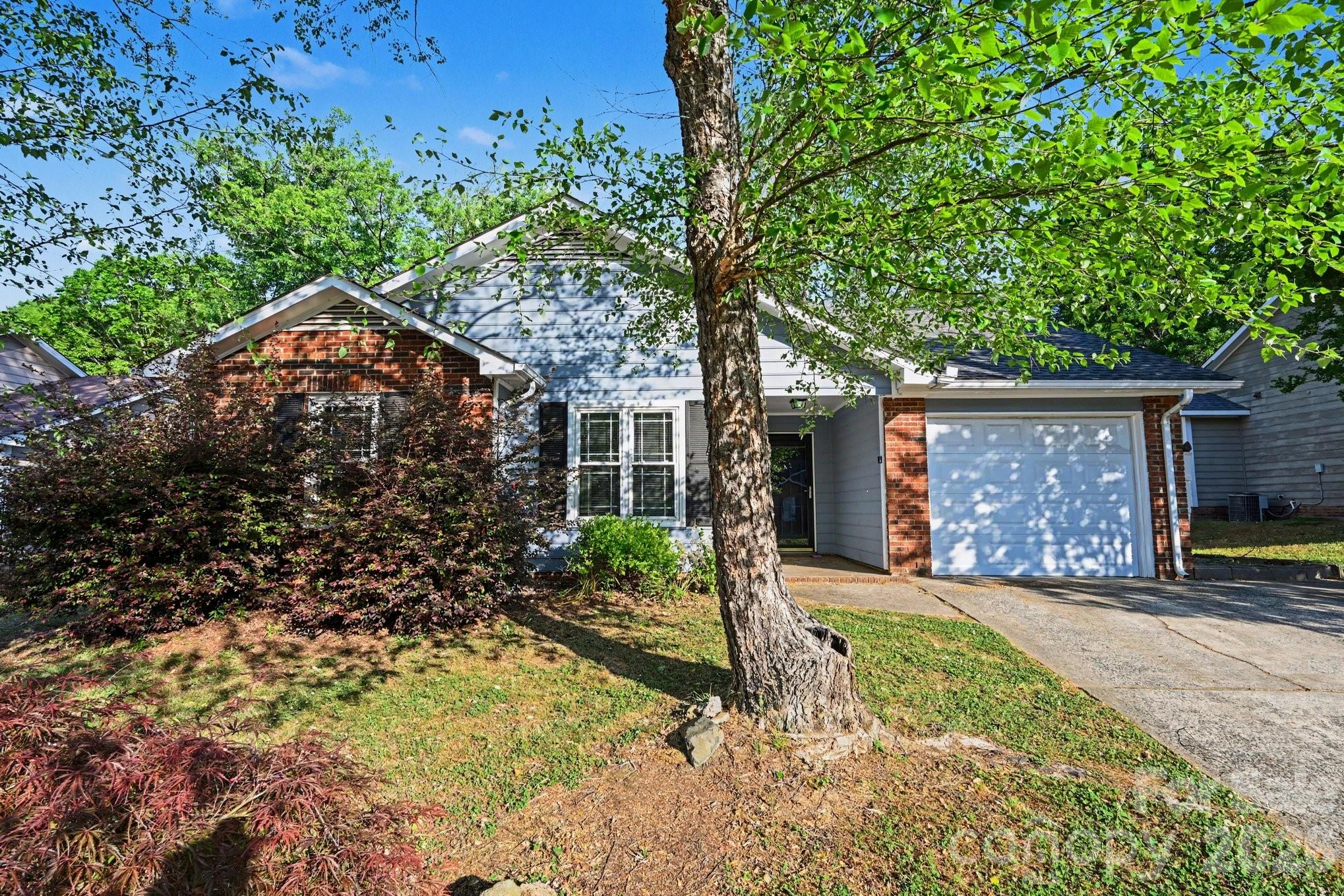 3209 Green Meadow Way — photo