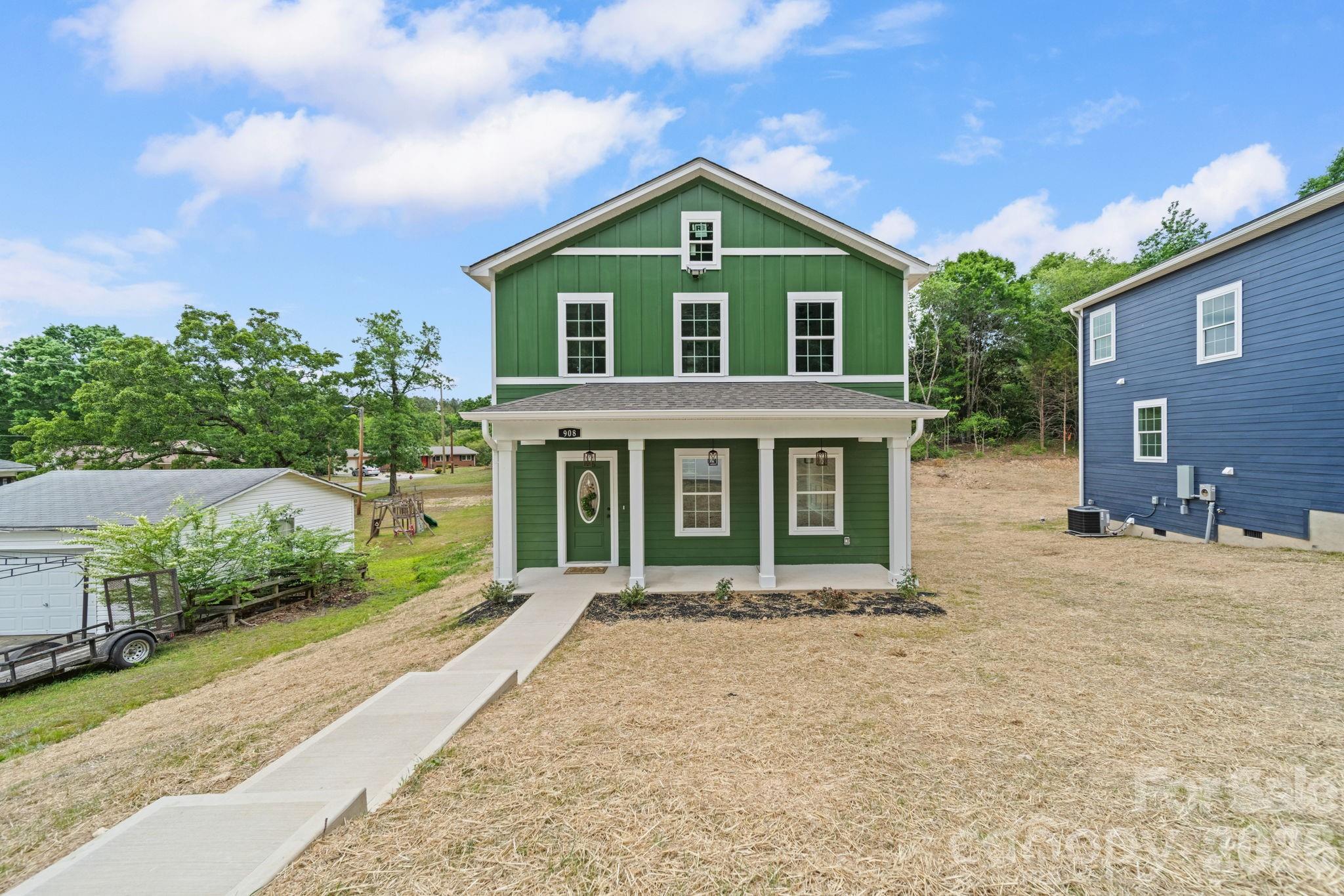 908 Dewey Street — photo