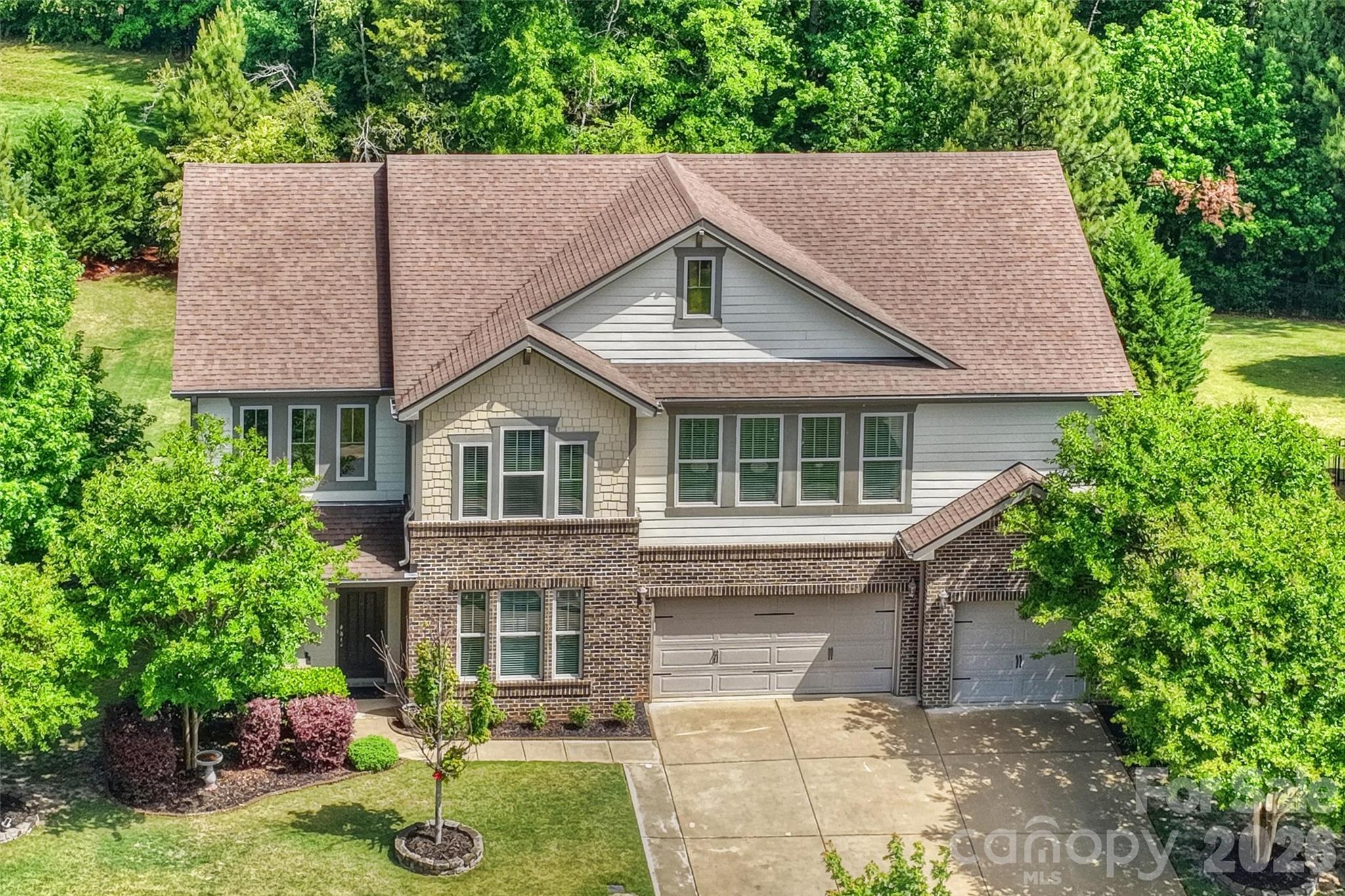 819 Tyne Drive — photo