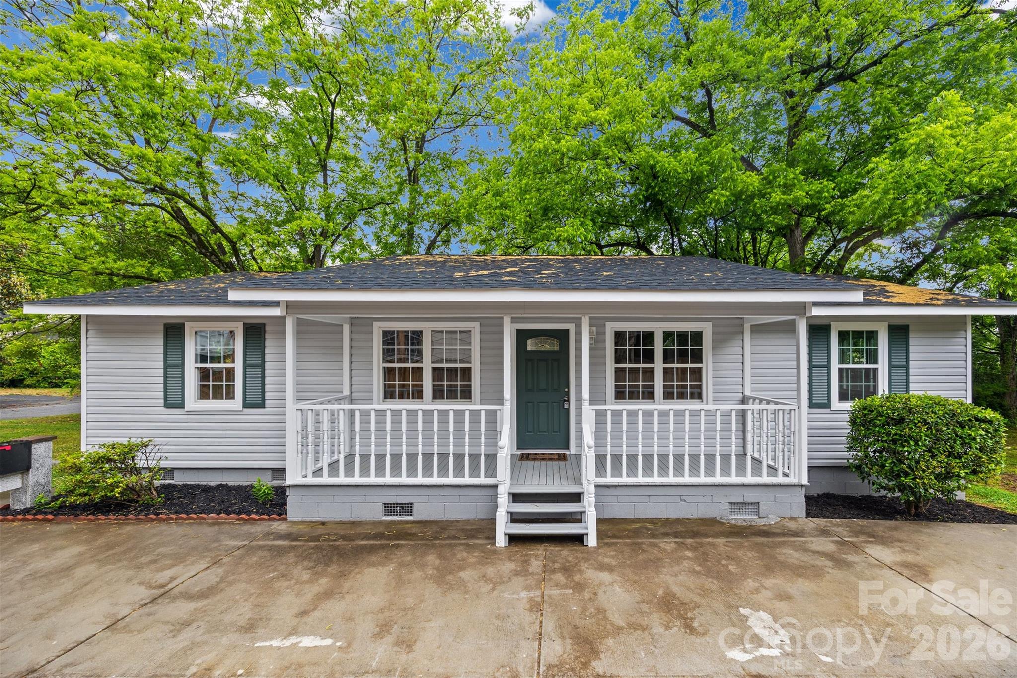 327 E Morrow Avenue — photo