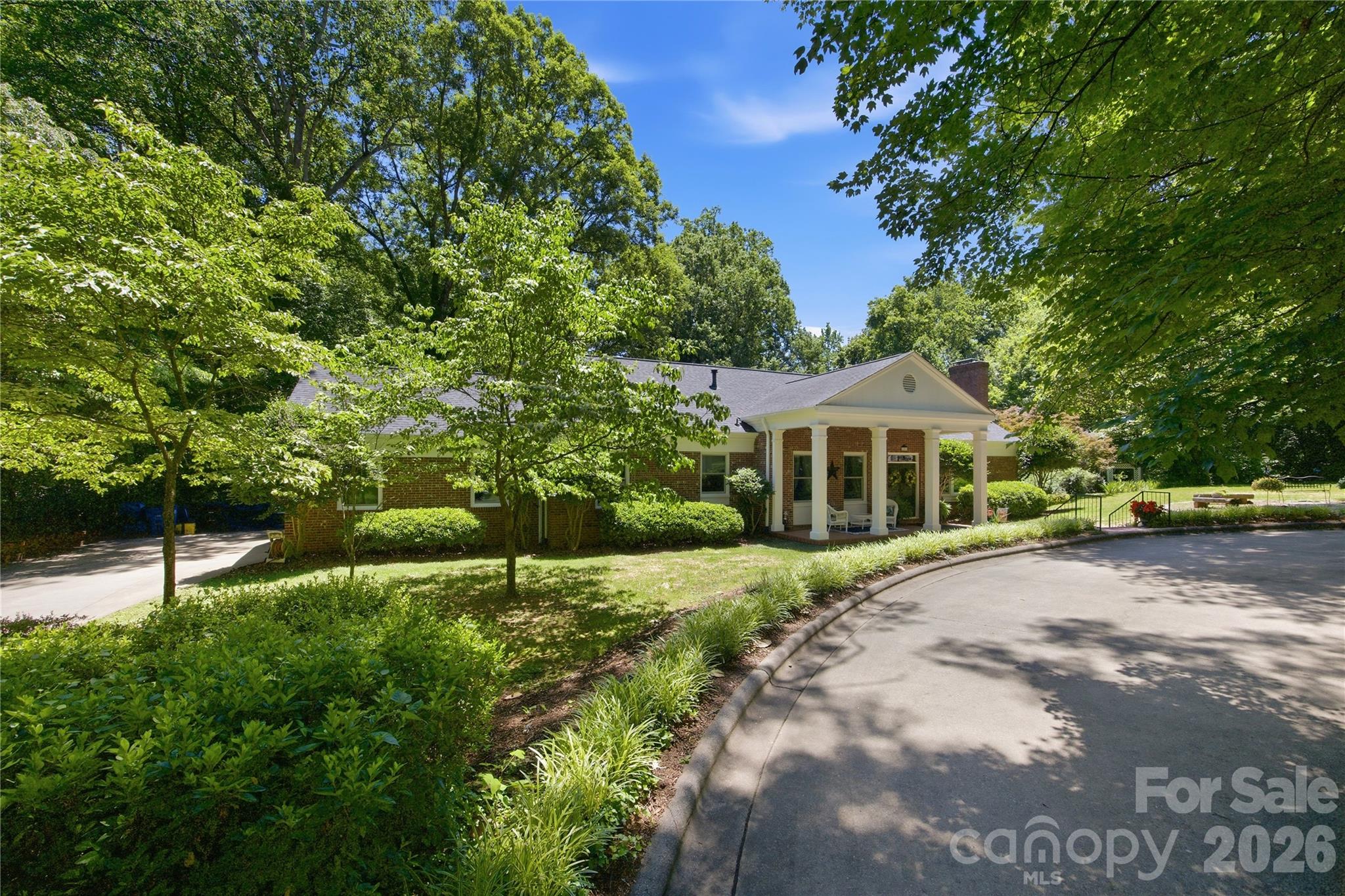 455 Heathcote Drive — photo