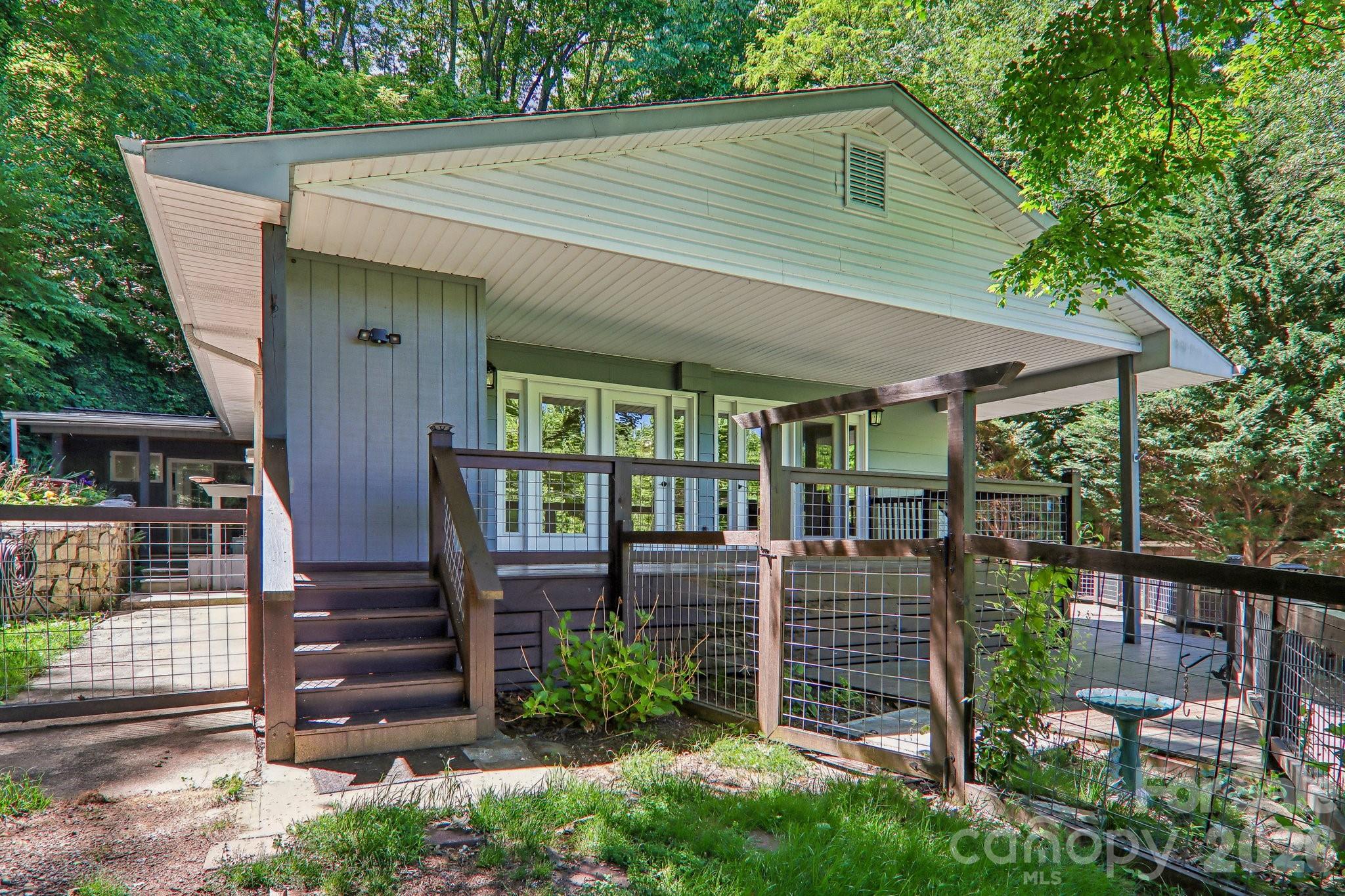 224 Highlands Loop — photo
