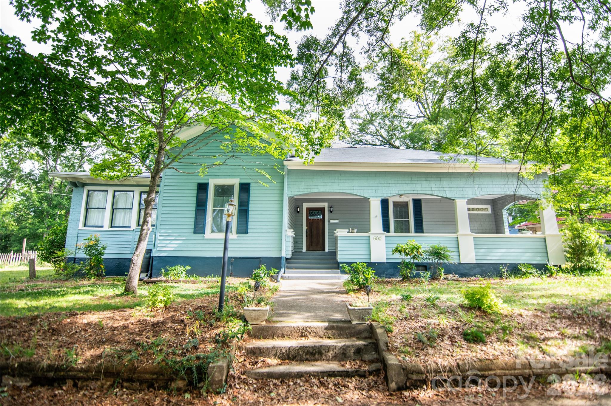 600 W Warren Street — photo