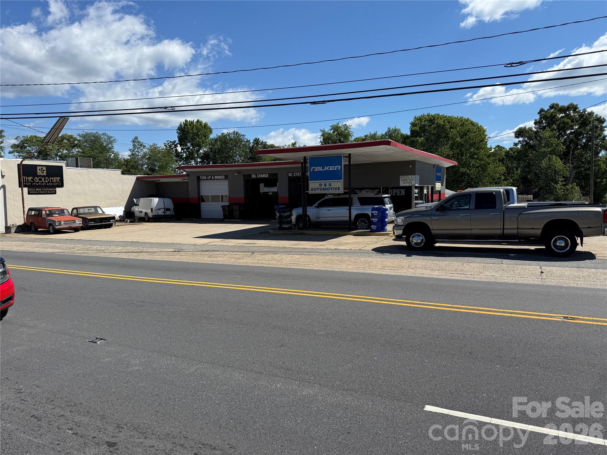 551 Main Street — photo