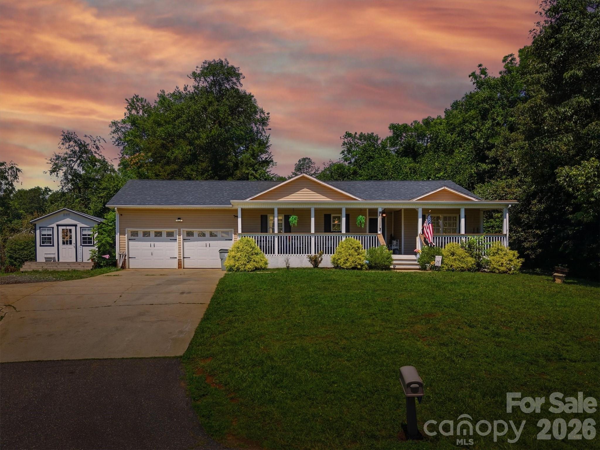 1404 Castle Court — photo