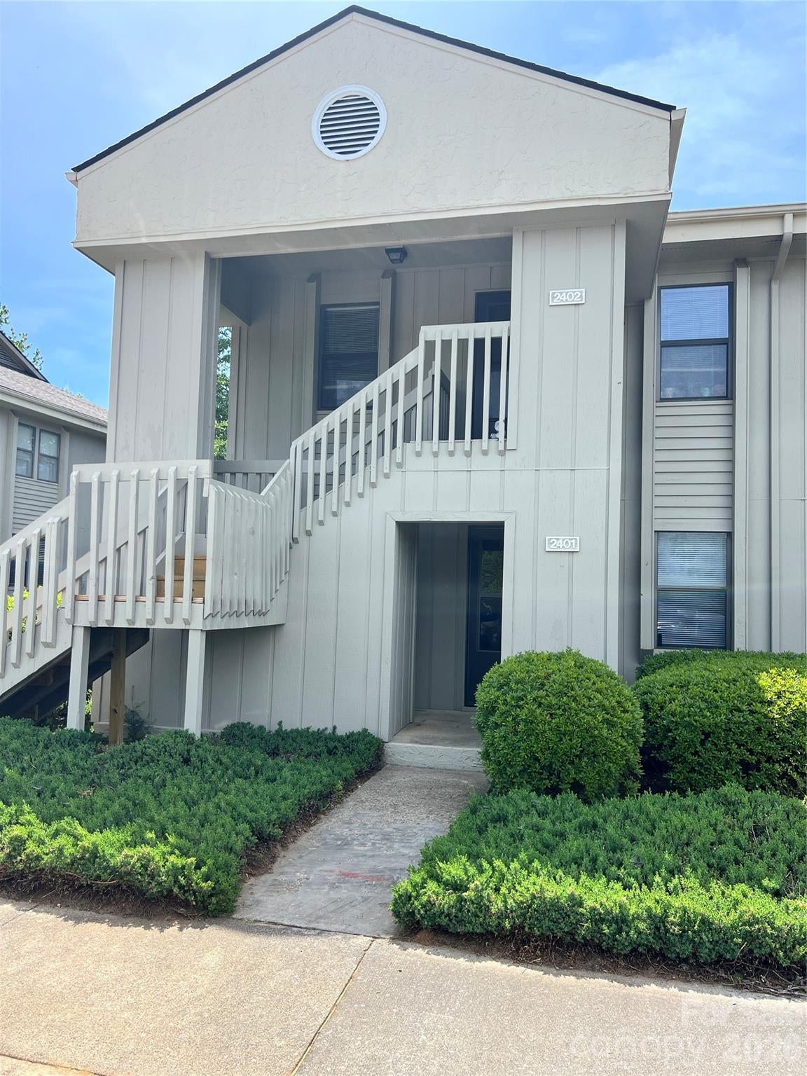 2401 Abbey Circle — photo