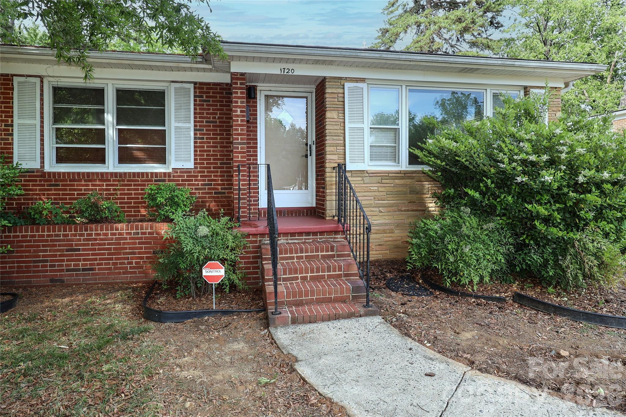 1720 Miles Court — photo