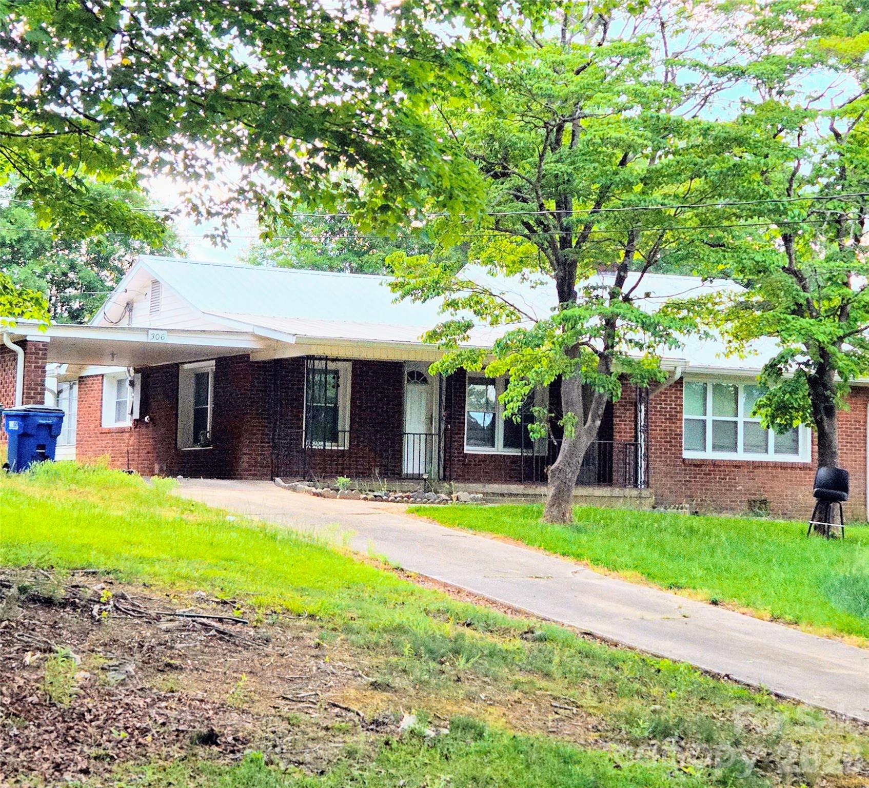 306 Burleson Street — photo