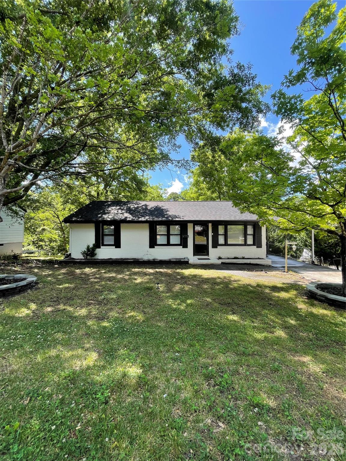 609 Glenn Street — photo