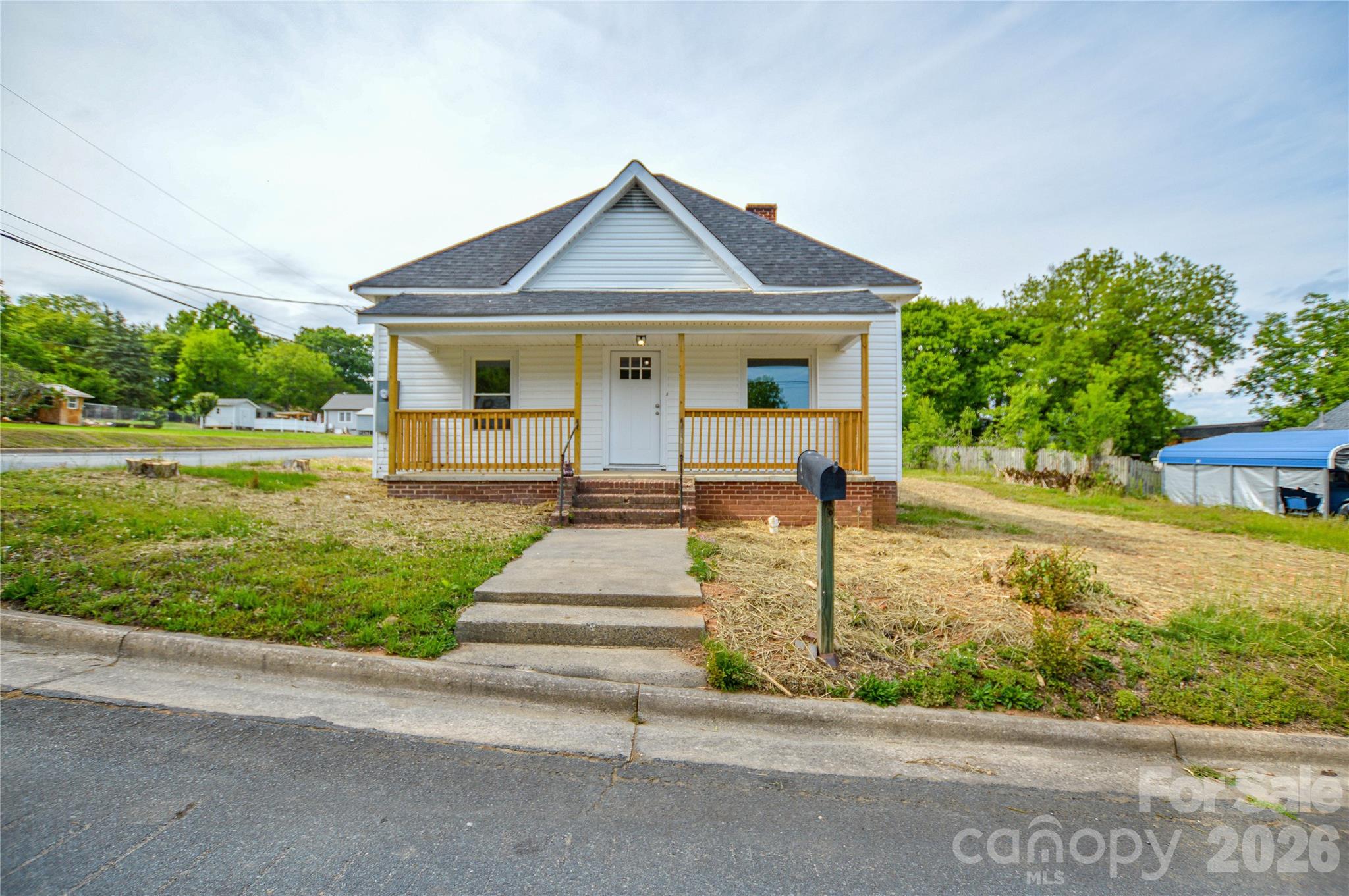 730 W Oakwood Avenue — photo