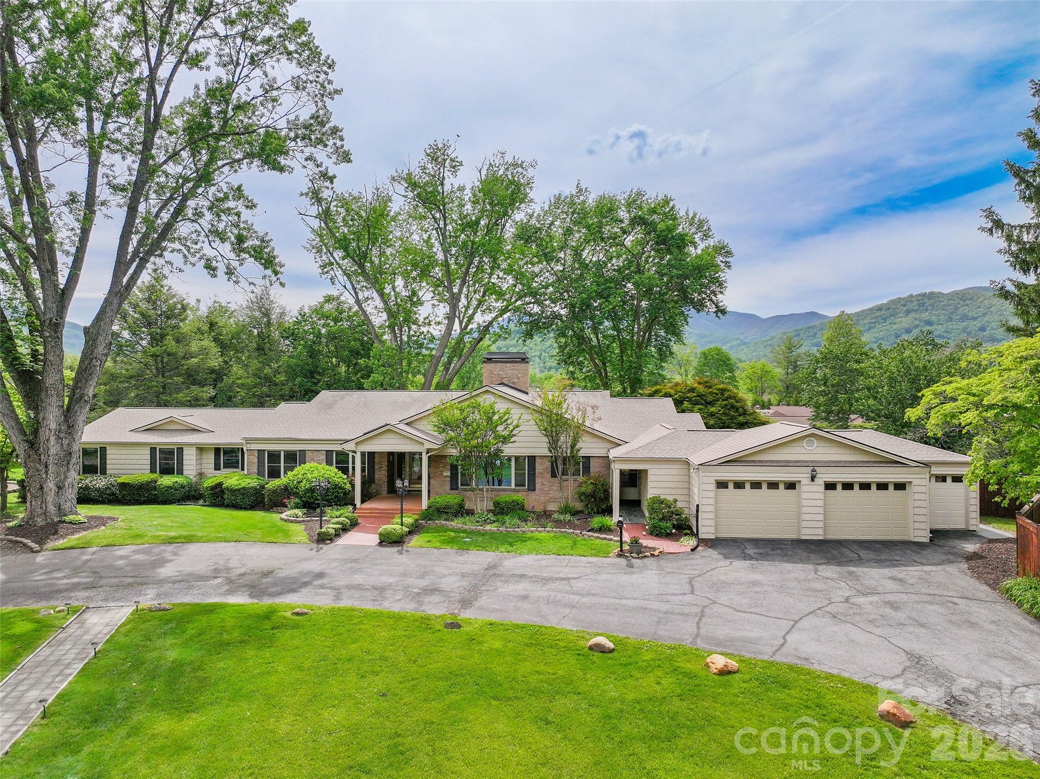 142 Country Club Drive — photo