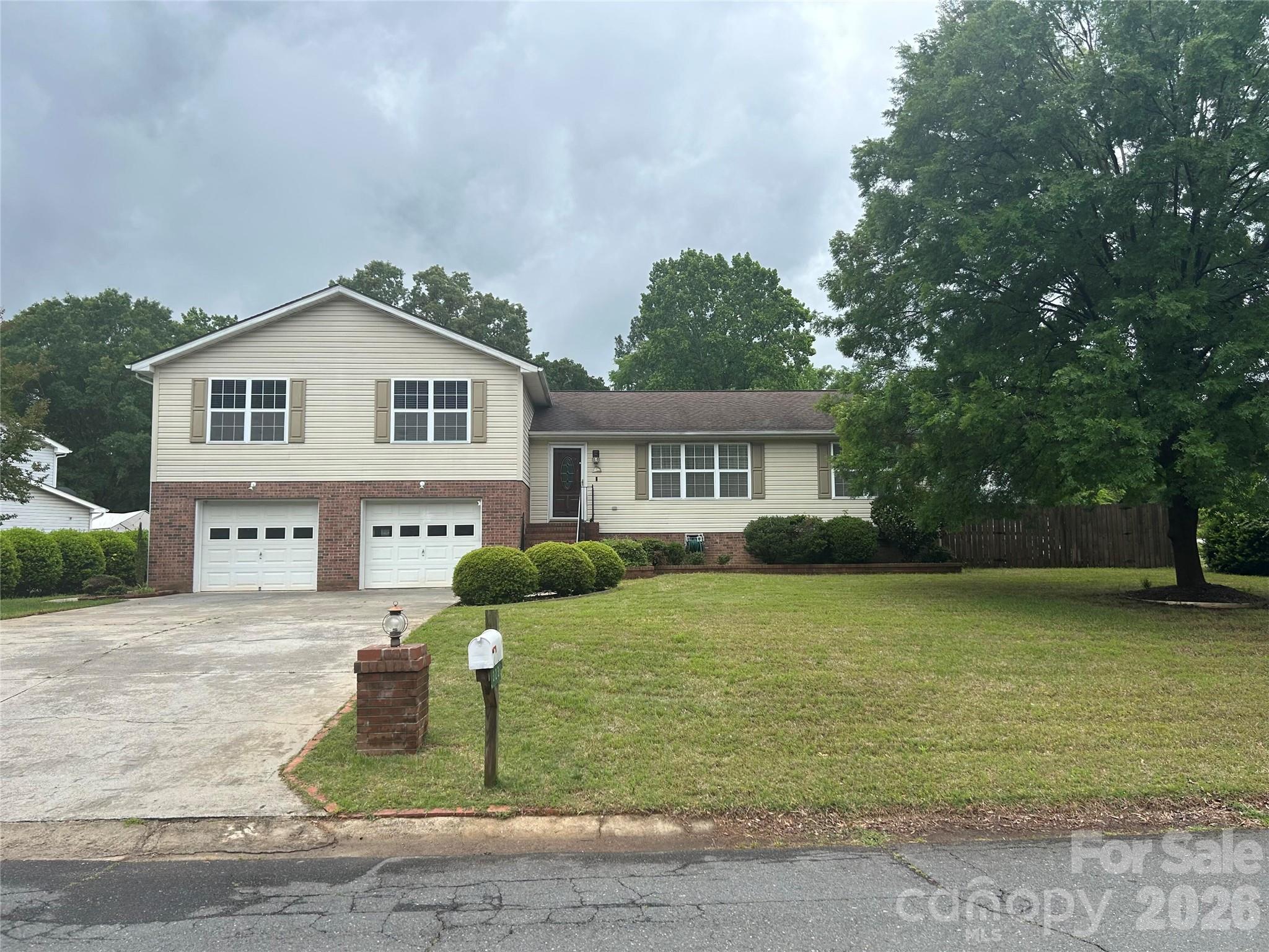 323 Swamp Fox Drive — photo
