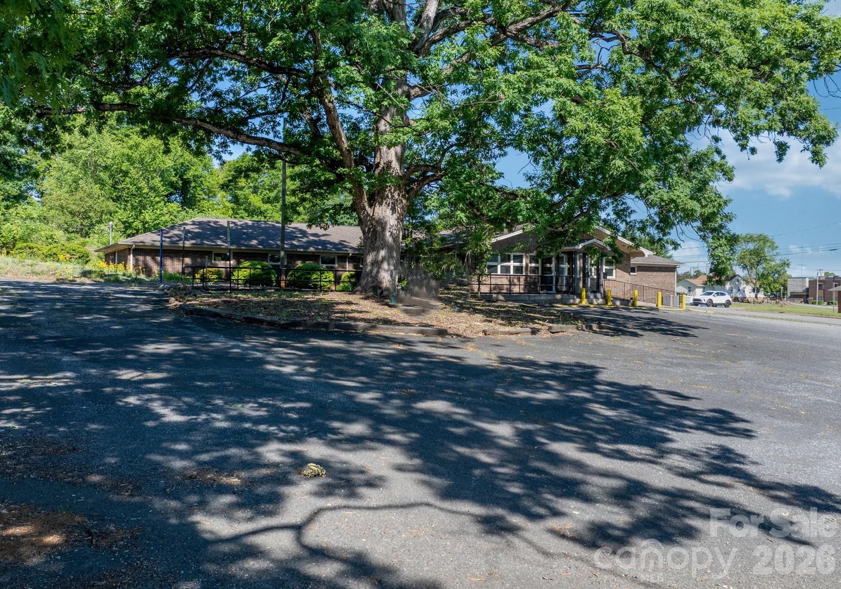 304 S Main Street — photo