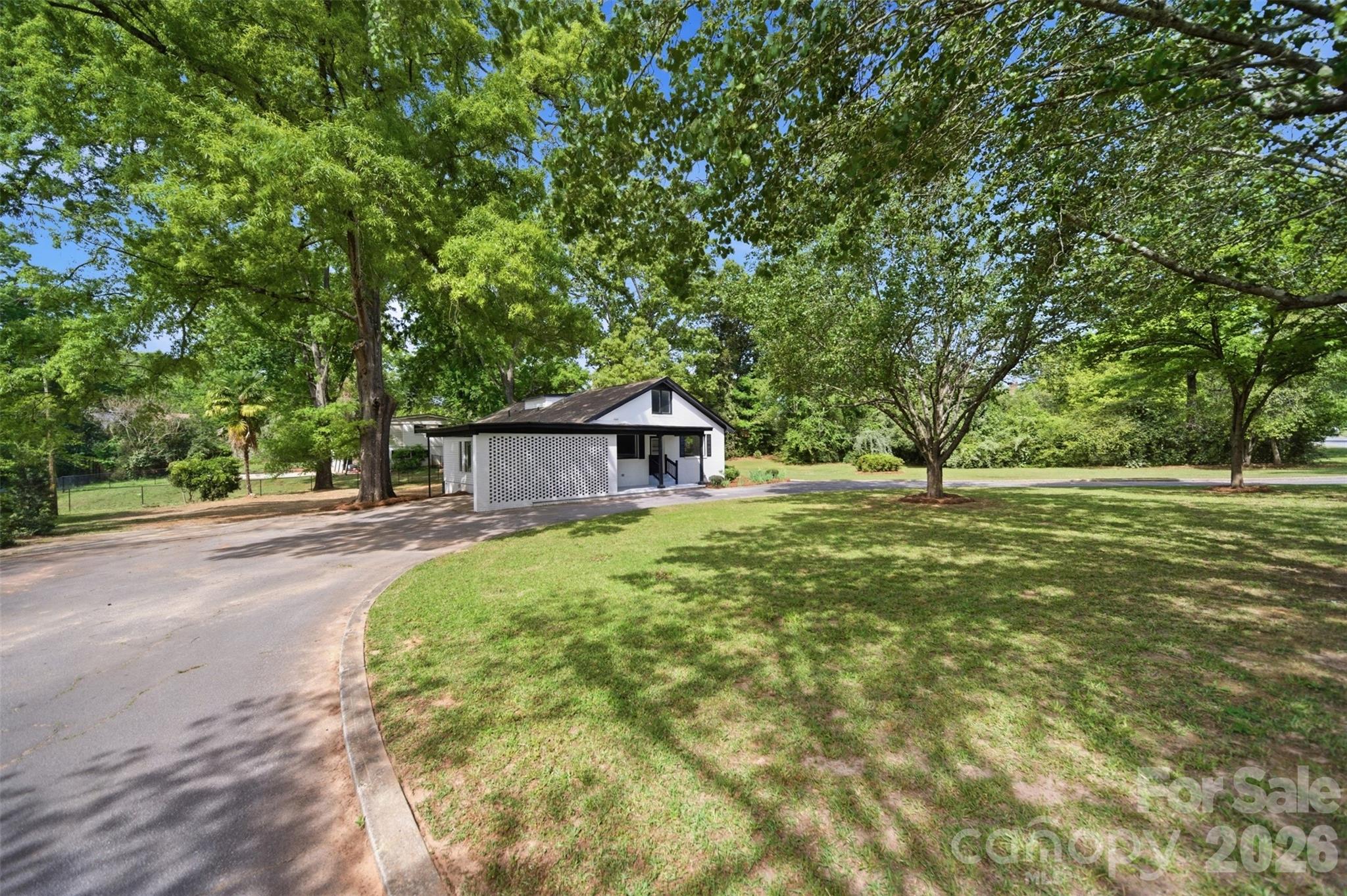 907 Amelia Street — photo